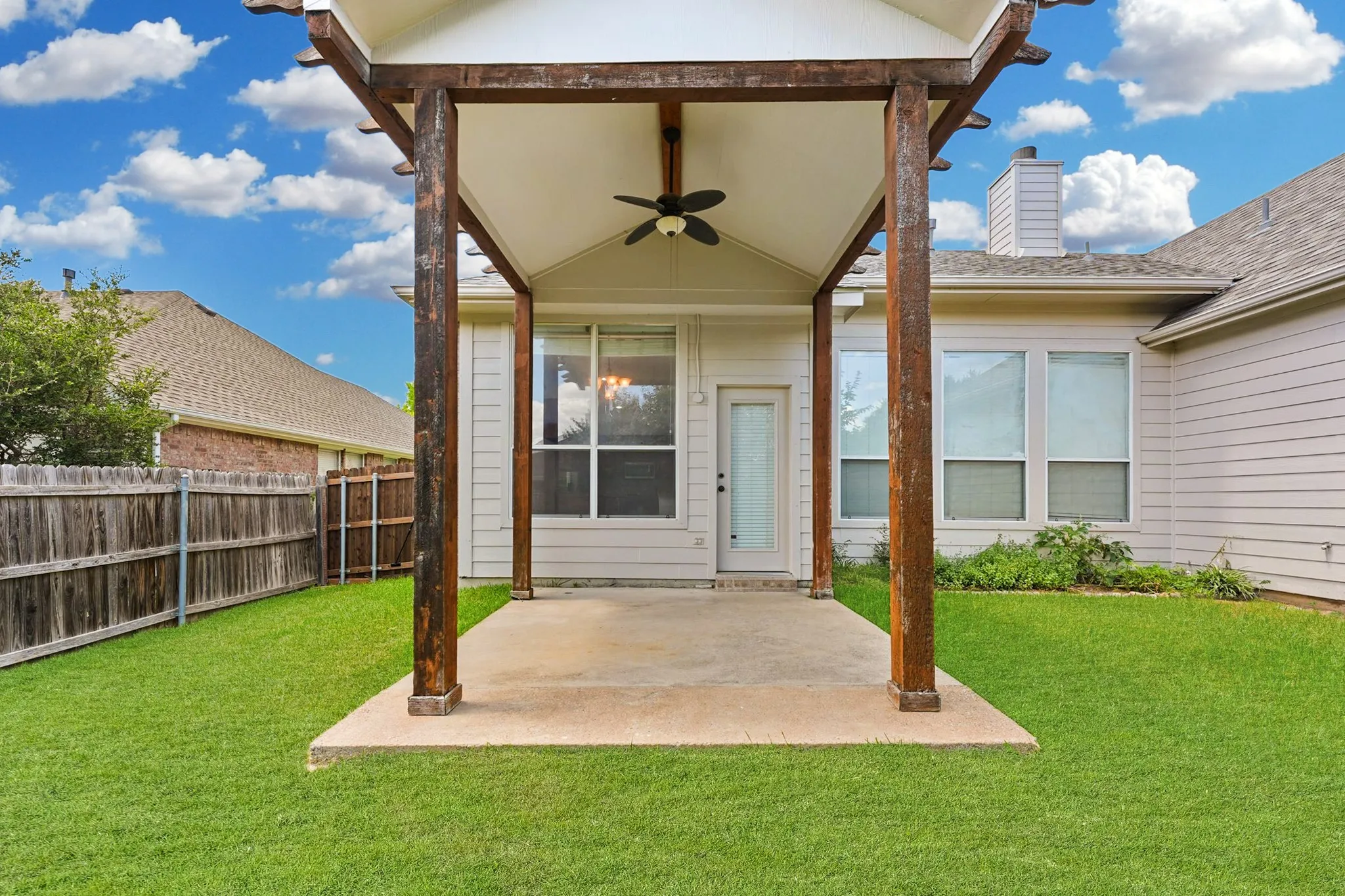 Single Family Residence For Sale in Tarrant County , 2308 Laura Elizabeth Trail, Mansfield, Texas 76063, 3 Bedroom, 2 Bathroom, 2 Garage spaces, 2,484 Sqft, built in 2001, mls#21321258, Real Estate Agent in Mansfield, Homes For Sale in Tarrant county, Homes For Sale in Mansfield, Realtor in Mansfield Texas, Real Estate Brokerage Independent Realty Texas, Luminita Cordes Realtor