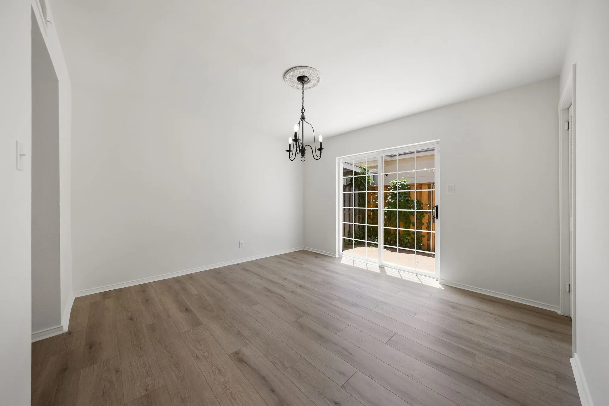 Condominium For Sale in Dallas County , 15927 Preston Road 1005, Dallas, Texas 75248, 2 Bedroom, 3 Bathroom, Garage spaces, 1,509 Sqft, built in 1968, mls#21321256, Real Estate Agent in Dallas, Homes For Sale in Dallas county, Homes For Sale in Dallas, Realtor in Dallas Texas, Real Estate Brokerage Independent Realty Texas, Luminita Cordes Realtor