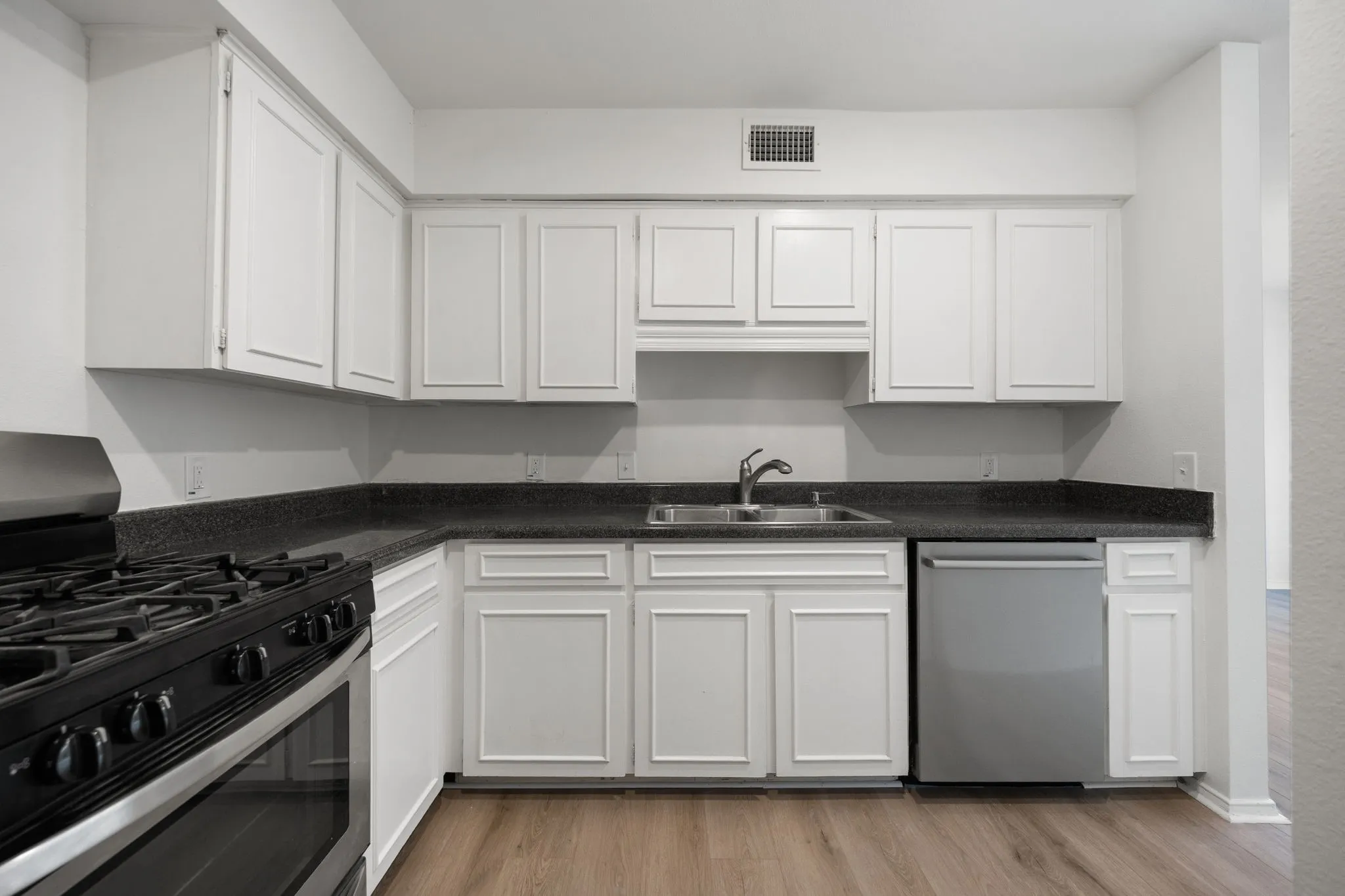 Condominium For Sale in Dallas County , 15927 Preston Road 1005, Dallas, Texas 75248, 2 Bedroom, 3 Bathroom, Garage spaces, 1,509 Sqft, built in 1968, mls#21321256, Real Estate Agent in Dallas, Homes For Sale in Dallas county, Homes For Sale in Dallas, Realtor in Dallas Texas, Real Estate Brokerage Independent Realty Texas, Luminita Cordes Realtor