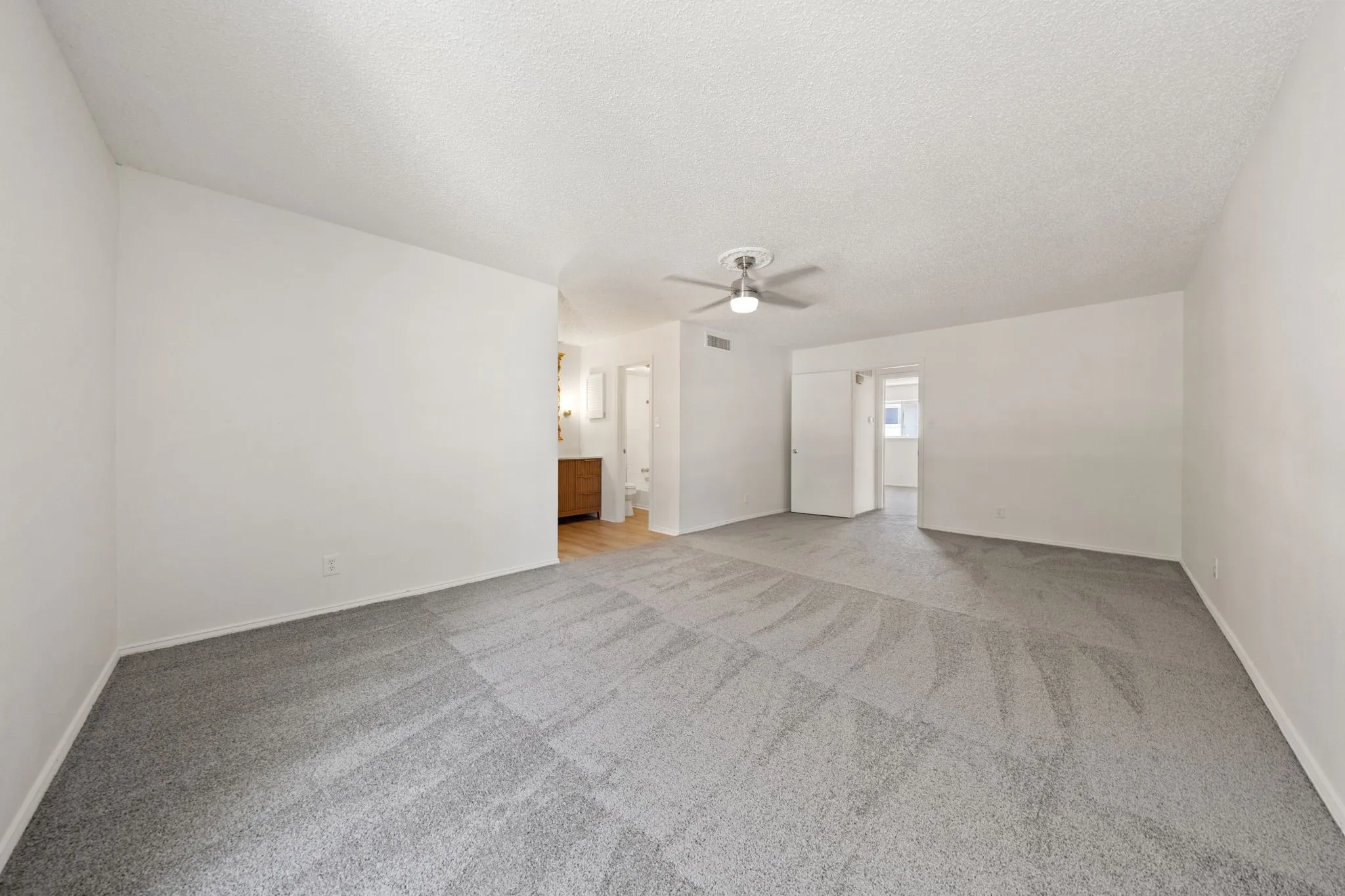 Condominium For Sale in Dallas County , 15927 Preston Road 1005, Dallas, Texas 75248, 2 Bedroom, 3 Bathroom, Garage spaces, 1,509 Sqft, built in 1968, mls#21321256, Real Estate Agent in Dallas, Homes For Sale in Dallas county, Homes For Sale in Dallas, Realtor in Dallas Texas, Real Estate Brokerage Independent Realty Texas, Luminita Cordes Realtor