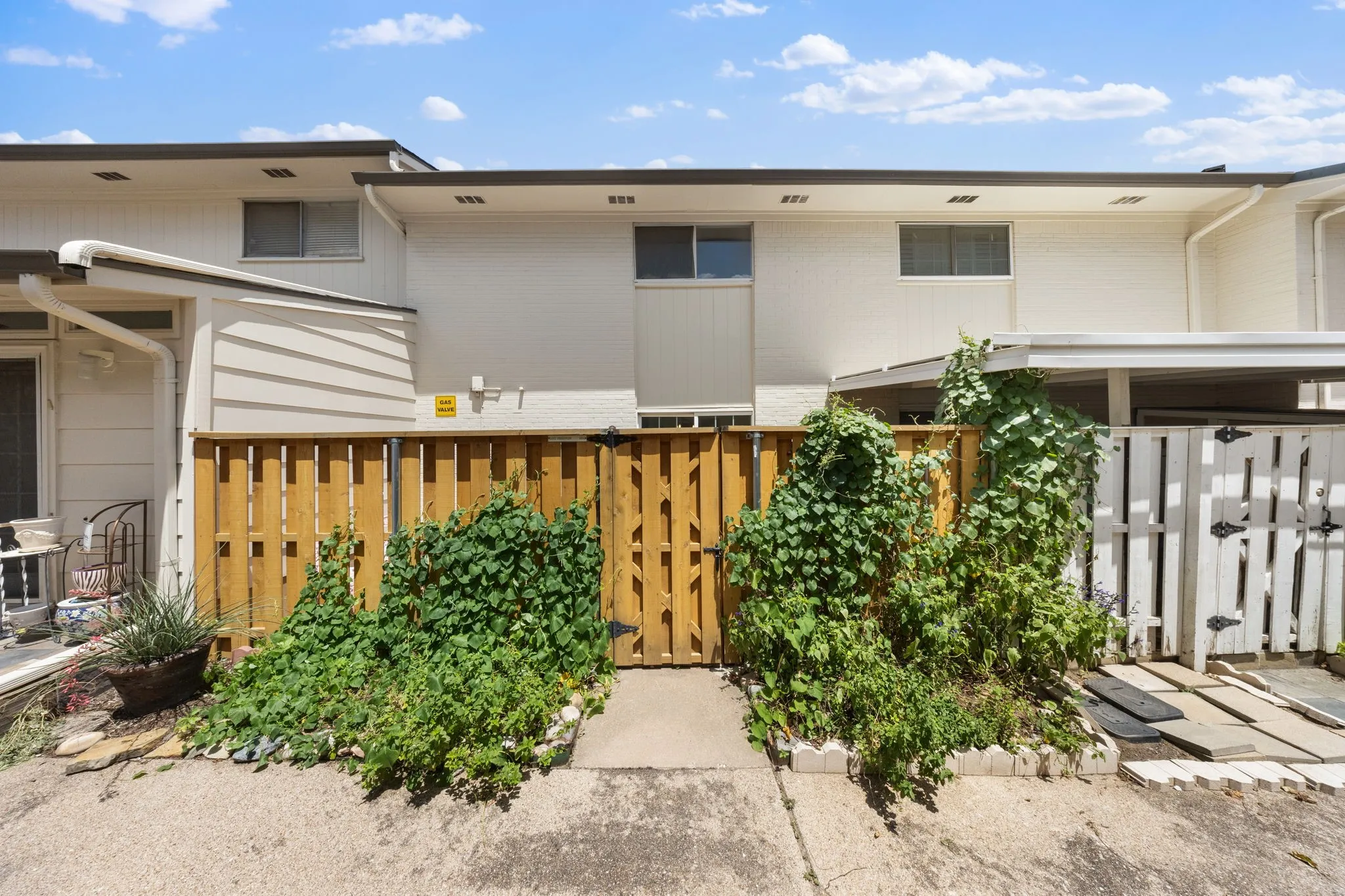 Condominium For Sale in Dallas County , 15927 Preston Road 1005, Dallas, Texas 75248, 2 Bedroom, 3 Bathroom, Garage spaces, 1,509 Sqft, built in 1968, mls#21321256, Real Estate Agent in Dallas, Homes For Sale in Dallas county, Homes For Sale in Dallas, Realtor in Dallas Texas, Real Estate Brokerage Independent Realty Texas, Luminita Cordes Realtor