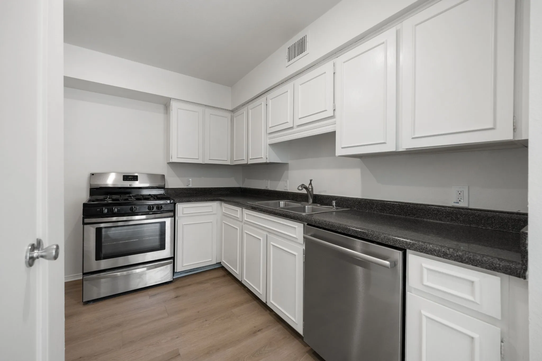 Condominium For Sale in Dallas County , 15927 Preston Road 1005, Dallas, Texas 75248, 2 Bedroom, 3 Bathroom, Garage spaces, 1,509 Sqft, built in 1968, mls#21321256, Real Estate Agent in Dallas, Homes For Sale in Dallas county, Homes For Sale in Dallas, Realtor in Dallas Texas, Real Estate Brokerage Independent Realty Texas, Luminita Cordes Realtor