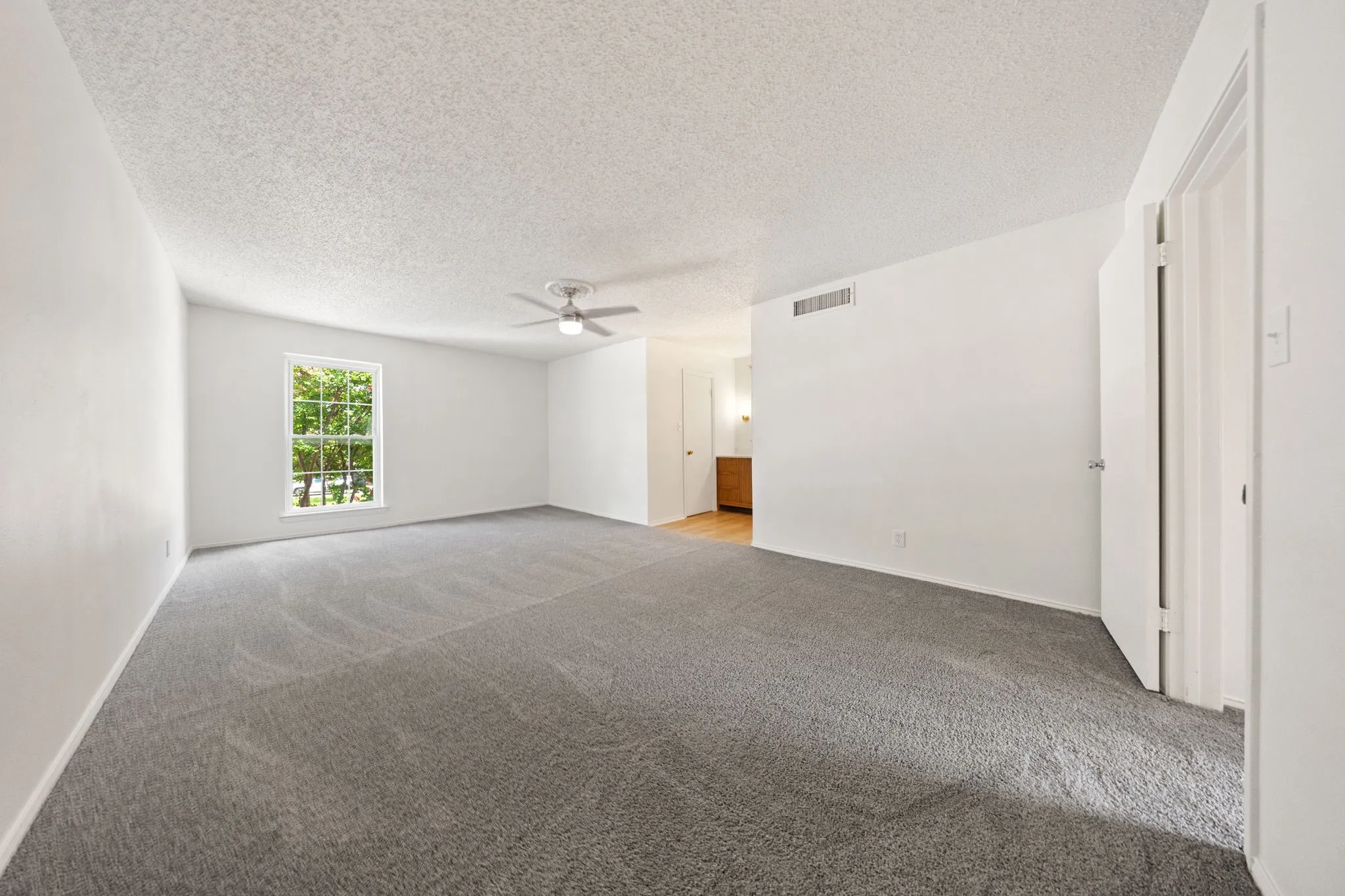 Condominium For Sale in Dallas County , 15927 Preston Road 1005, Dallas, Texas 75248, 2 Bedroom, 3 Bathroom, Garage spaces, 1,509 Sqft, built in 1968, mls#21321256, Real Estate Agent in Dallas, Homes For Sale in Dallas county, Homes For Sale in Dallas, Realtor in Dallas Texas, Real Estate Brokerage Independent Realty Texas, Luminita Cordes Realtor