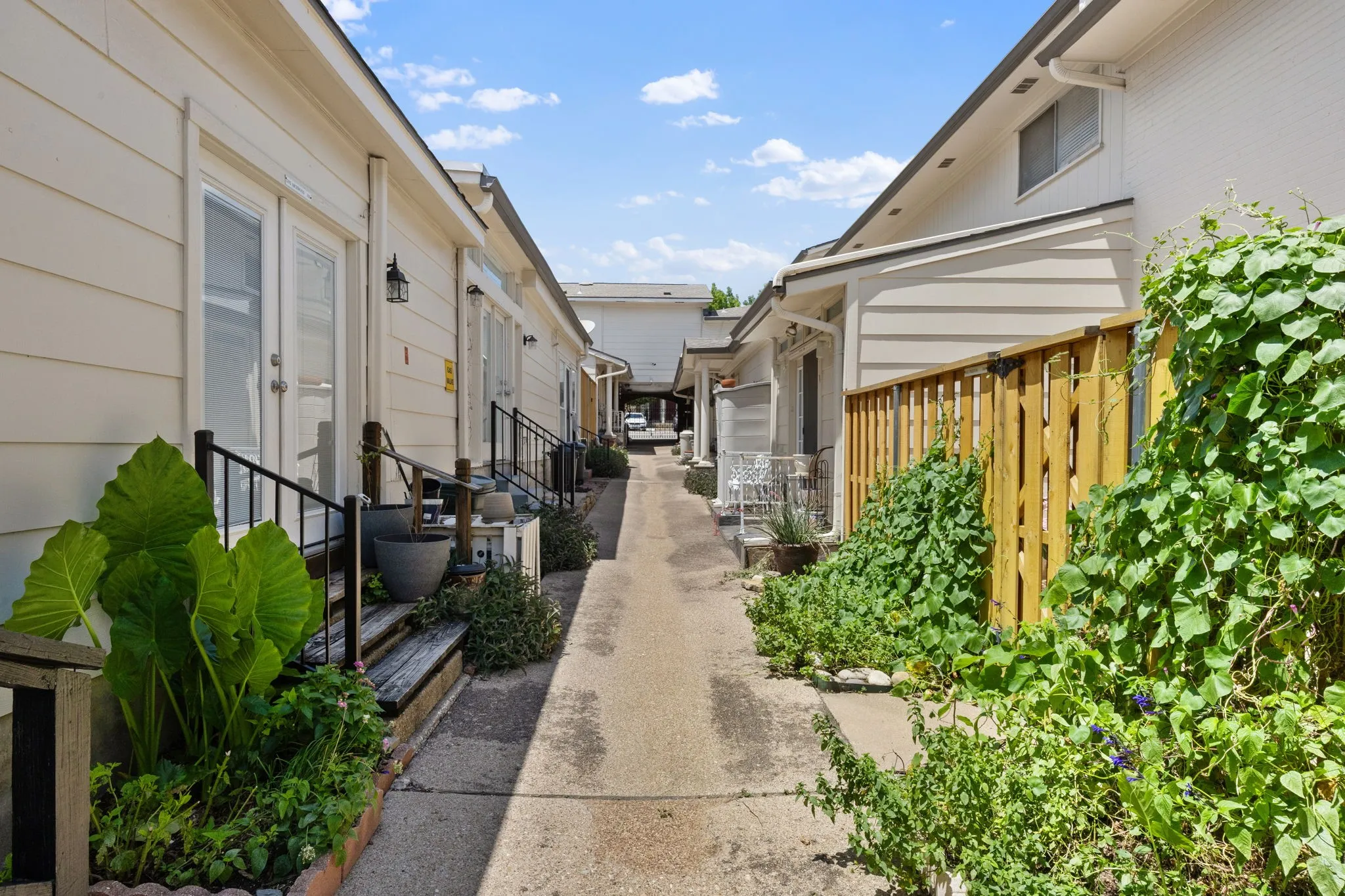 Condominium For Sale in Dallas County , 15927 Preston Road 1005, Dallas, Texas 75248, 2 Bedroom, 3 Bathroom, Garage spaces, 1,509 Sqft, built in 1968, mls#21321256, Real Estate Agent in Dallas, Homes For Sale in Dallas county, Homes For Sale in Dallas, Realtor in Dallas Texas, Real Estate Brokerage Independent Realty Texas, Luminita Cordes Realtor
