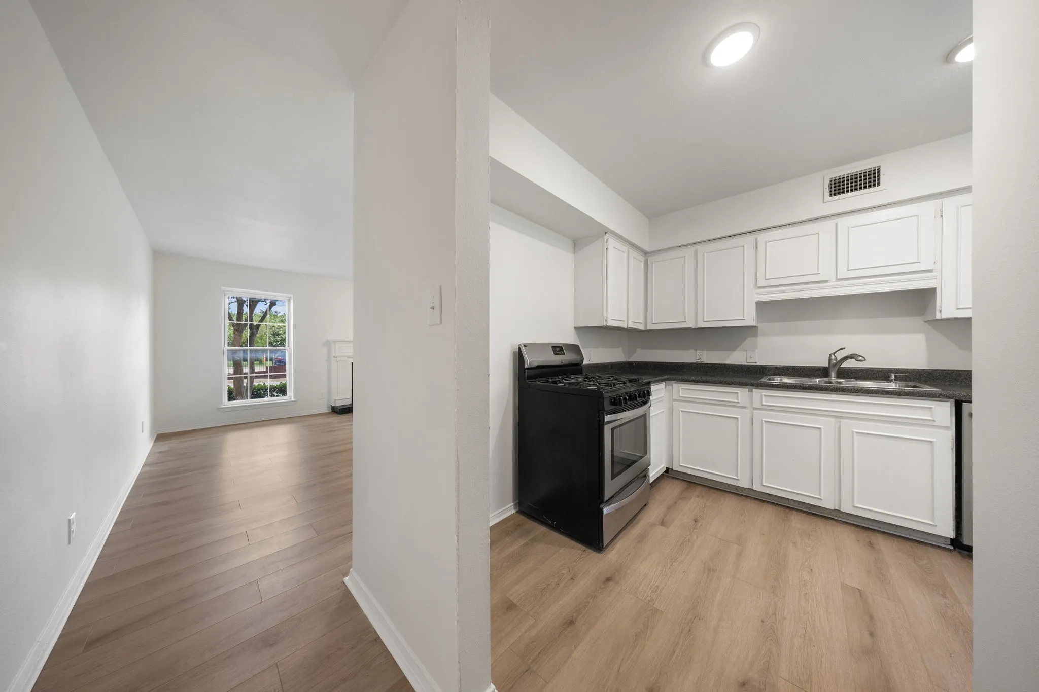Condominium For Sale in Dallas County , 15927 Preston Road 1005, Dallas, Texas 75248, 2 Bedroom, 3 Bathroom, Garage spaces, 1,509 Sqft, built in 1968, mls#21321256, Real Estate Agent in Dallas, Homes For Sale in Dallas county, Homes For Sale in Dallas, Realtor in Dallas Texas, Real Estate Brokerage Independent Realty Texas, Luminita Cordes Realtor