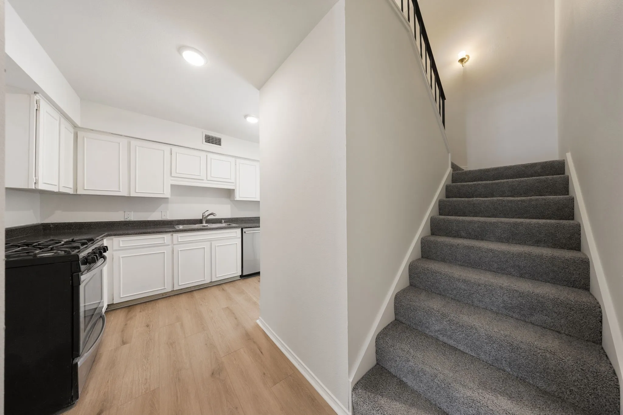Condominium For Sale in Dallas County , 15927 Preston Road 1005, Dallas, Texas 75248, 2 Bedroom, 3 Bathroom, Garage spaces, 1,509 Sqft, built in 1968, mls#21321256, Real Estate Agent in Dallas, Homes For Sale in Dallas county, Homes For Sale in Dallas, Realtor in Dallas Texas, Real Estate Brokerage Independent Realty Texas, Luminita Cordes Realtor