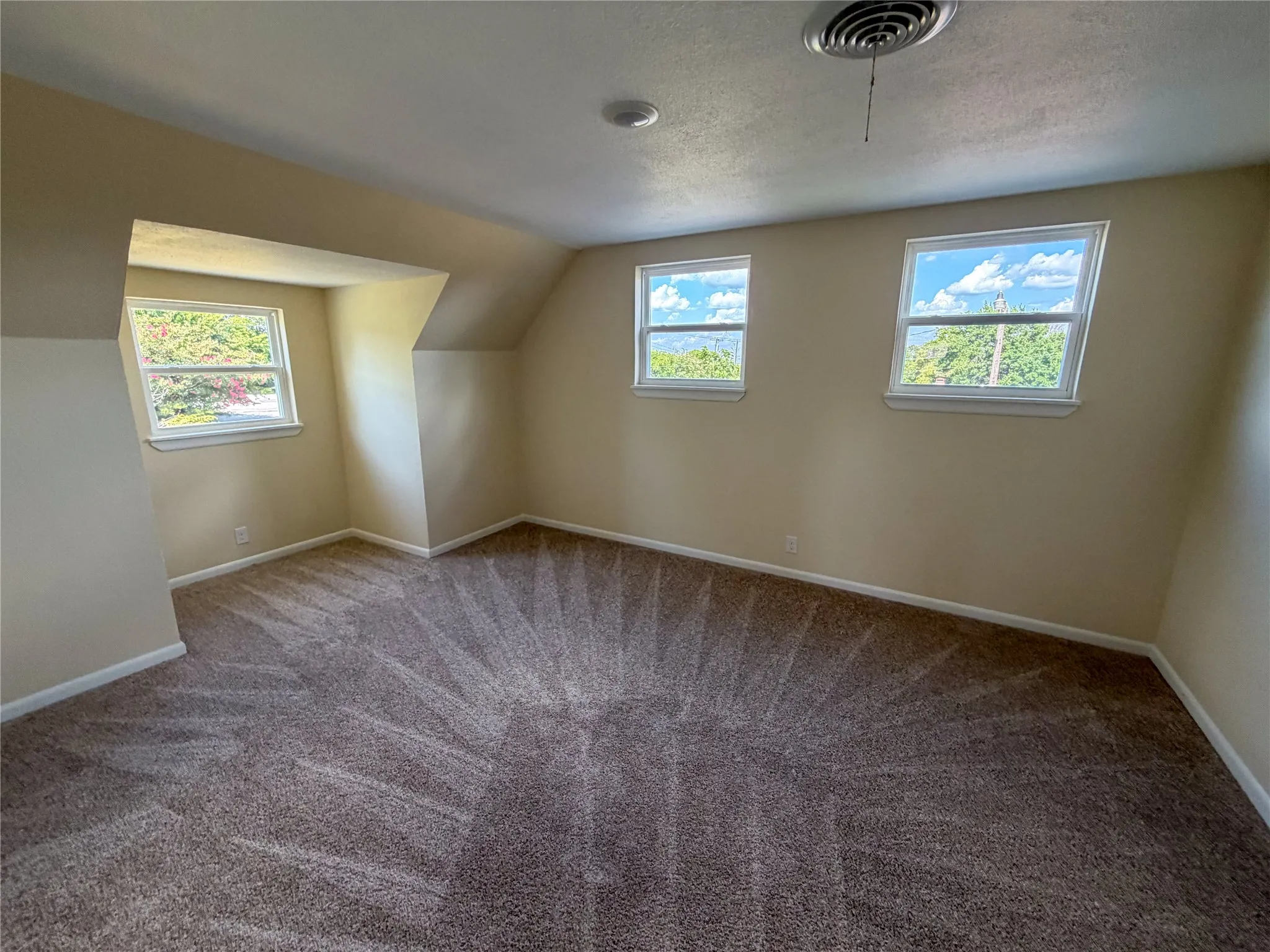 Single Family Residence For Rent in Grayson County , 3704 W Houston Street, Sherman, Texas 75092, 3 Bedroom, 2 Bathroom, 2 Garage spaces, 1,548 Sqft, built in 1964, mls#21321268, Real Estate Agent in Sherman, Homes For Rent in Grayson county, Homes For Rent in Sherman, Realtor in Sherman Texas, Real Estate Brokerage Independent Realty Texas, Luminita Cordes Realtor