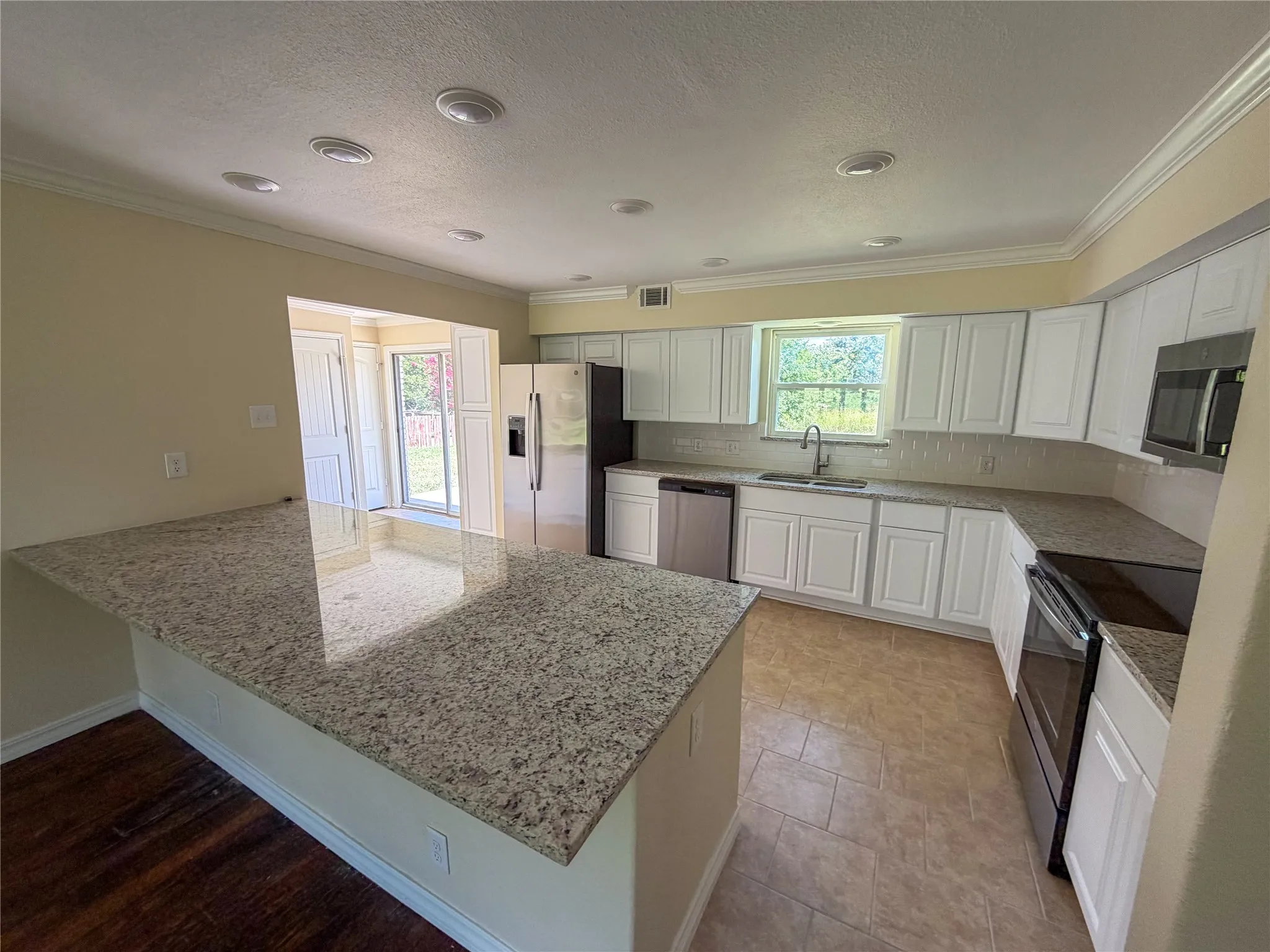 Single Family Residence For Rent in Grayson County , 3704 W Houston Street, Sherman, Texas 75092, 3 Bedroom, 2 Bathroom, 2 Garage spaces, 1,548 Sqft, built in 1964, mls#21321268, Real Estate Agent in Sherman, Homes For Rent in Grayson county, Homes For Rent in Sherman, Realtor in Sherman Texas, Real Estate Brokerage Independent Realty Texas, Luminita Cordes Realtor