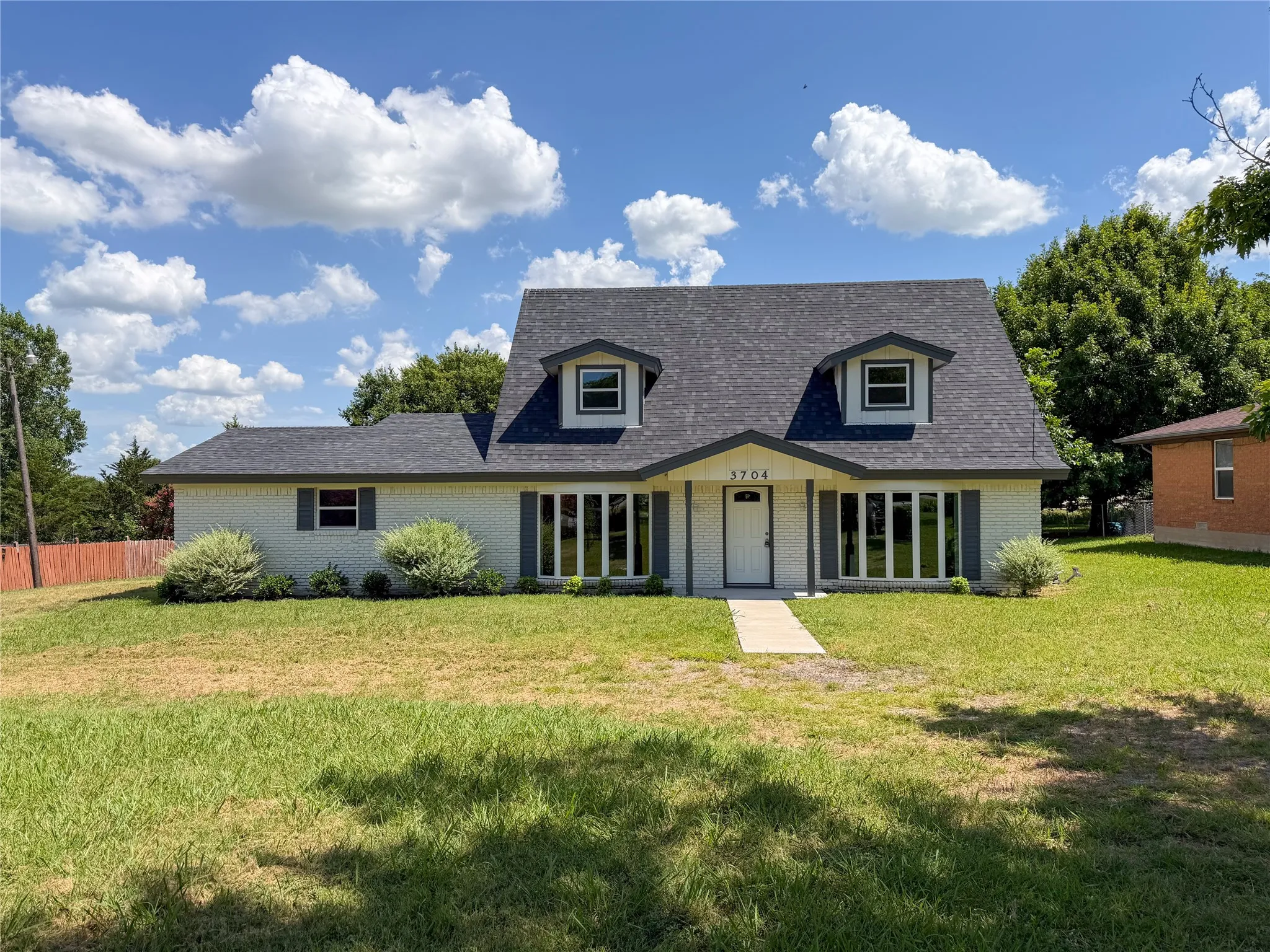 Single Family Residence For Rent in Grayson County , 3704 W Houston Street, Sherman, Texas 75092, 3 Bedroom, 2 Bathroom, 2 Garage spaces, 1,548 Sqft, built in 1964, mls#21321268, Real Estate Agent in Sherman, Homes For Rent in Grayson county, Homes For Rent in Sherman, Realtor in Sherman Texas, Real Estate Brokerage Independent Realty Texas, Luminita Cordes Realtor