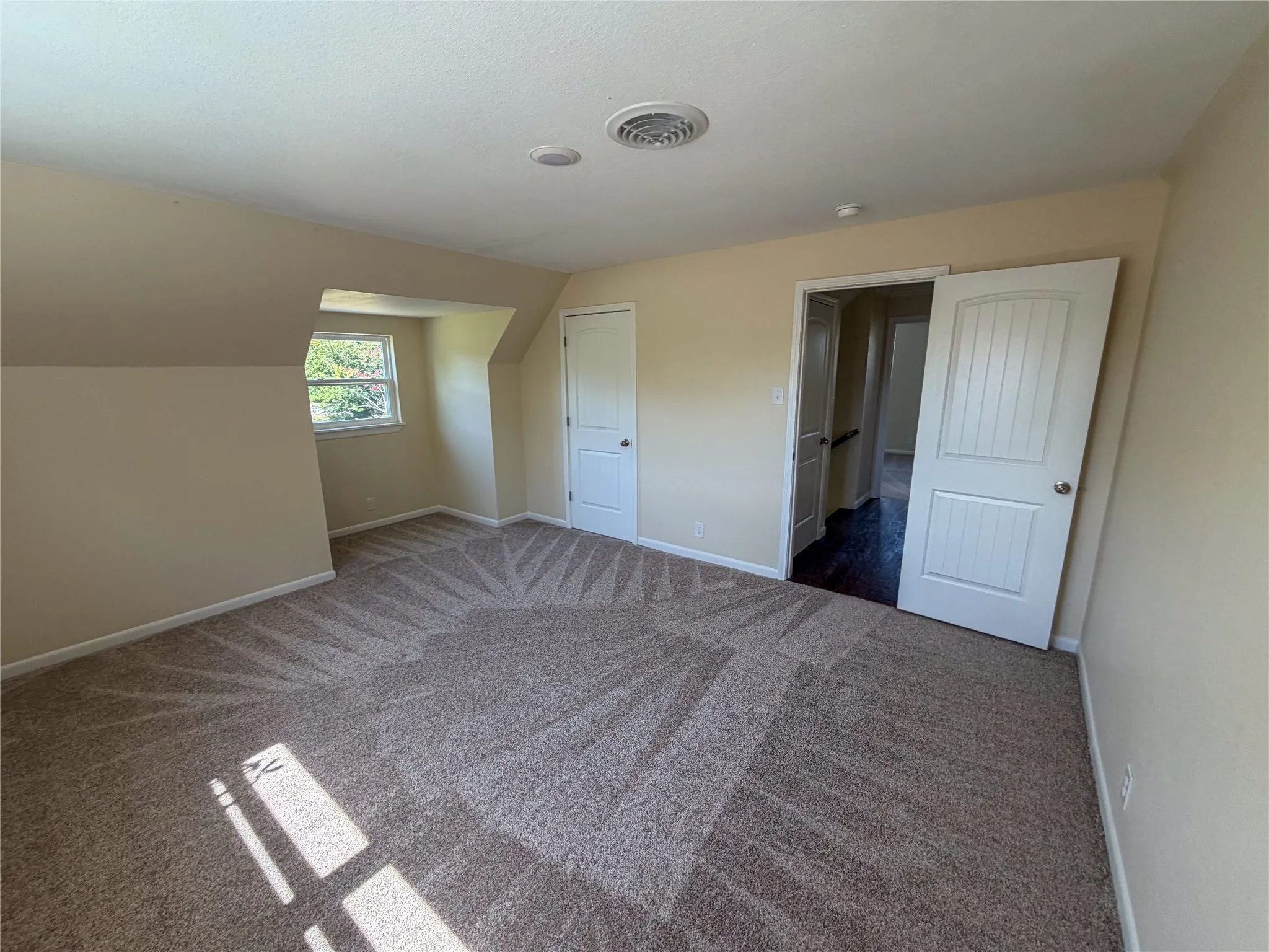 Single Family Residence For Rent in Grayson County , 3704 W Houston Street, Sherman, Texas 75092, 3 Bedroom, 2 Bathroom, 2 Garage spaces, 1,548 Sqft, built in 1964, mls#21321268, Real Estate Agent in Sherman, Homes For Rent in Grayson county, Homes For Rent in Sherman, Realtor in Sherman Texas, Real Estate Brokerage Independent Realty Texas, Luminita Cordes Realtor