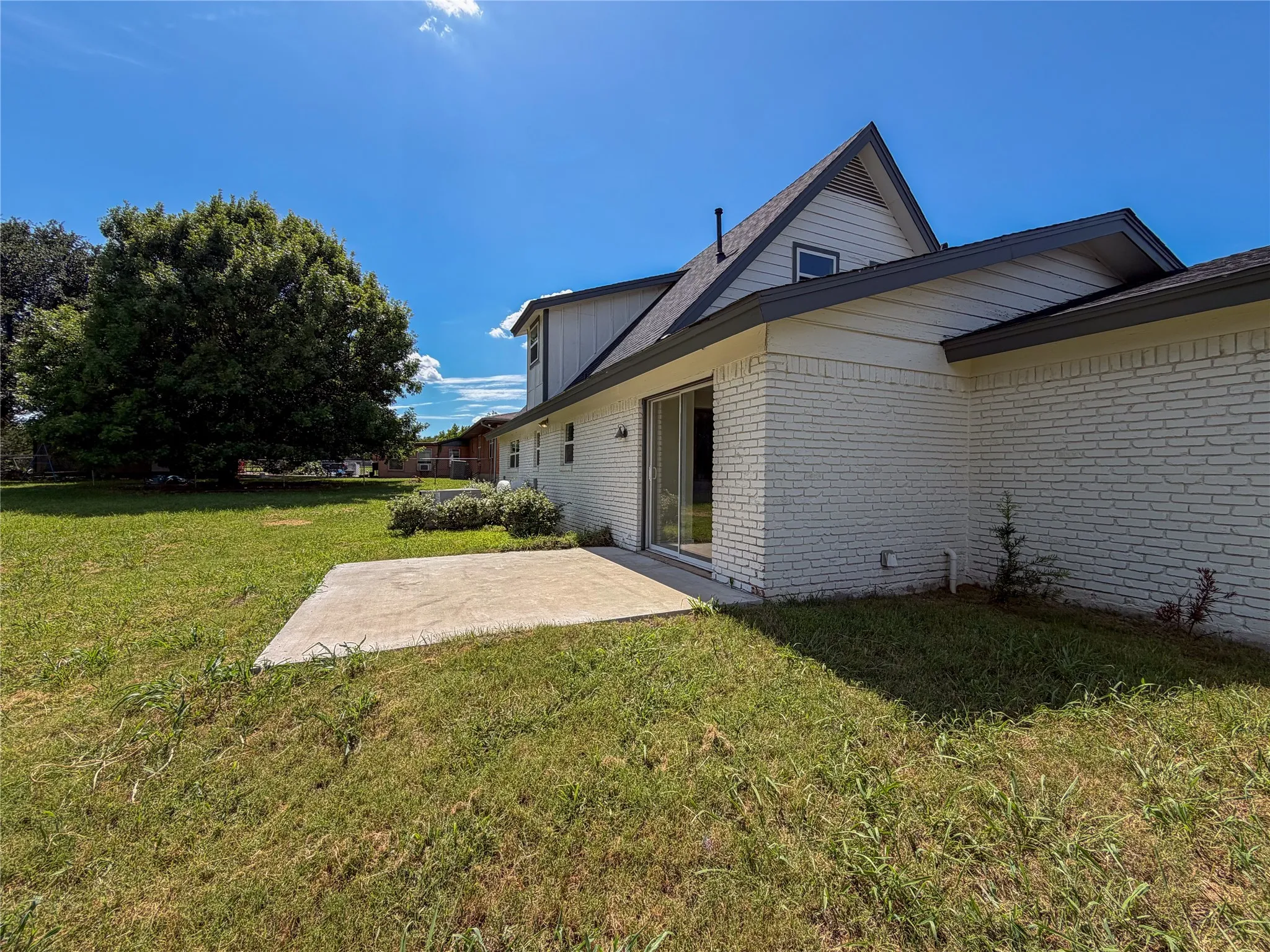 Single Family Residence For Rent in Grayson County , 3704 W Houston Street, Sherman, Texas 75092, 3 Bedroom, 2 Bathroom, 2 Garage spaces, 1,548 Sqft, built in 1964, mls#21321268, Real Estate Agent in Sherman, Homes For Rent in Grayson county, Homes For Rent in Sherman, Realtor in Sherman Texas, Real Estate Brokerage Independent Realty Texas, Luminita Cordes Realtor