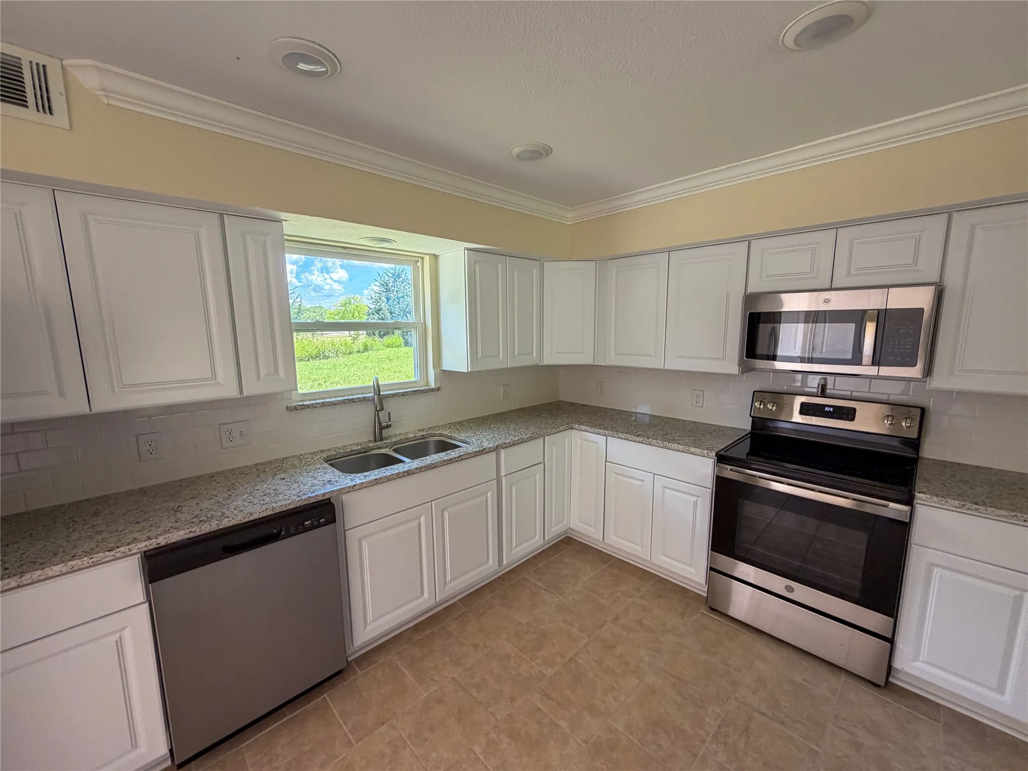 Single Family Residence For Rent in Grayson County , 3704 W Houston Street, Sherman, Texas 75092, 3 Bedroom, 2 Bathroom, 2 Garage spaces, 1,548 Sqft, built in 1964, mls#21321268, Real Estate Agent in Sherman, Homes For Rent in Grayson county, Homes For Rent in Sherman, Realtor in Sherman Texas, Real Estate Brokerage Independent Realty Texas, Luminita Cordes Realtor