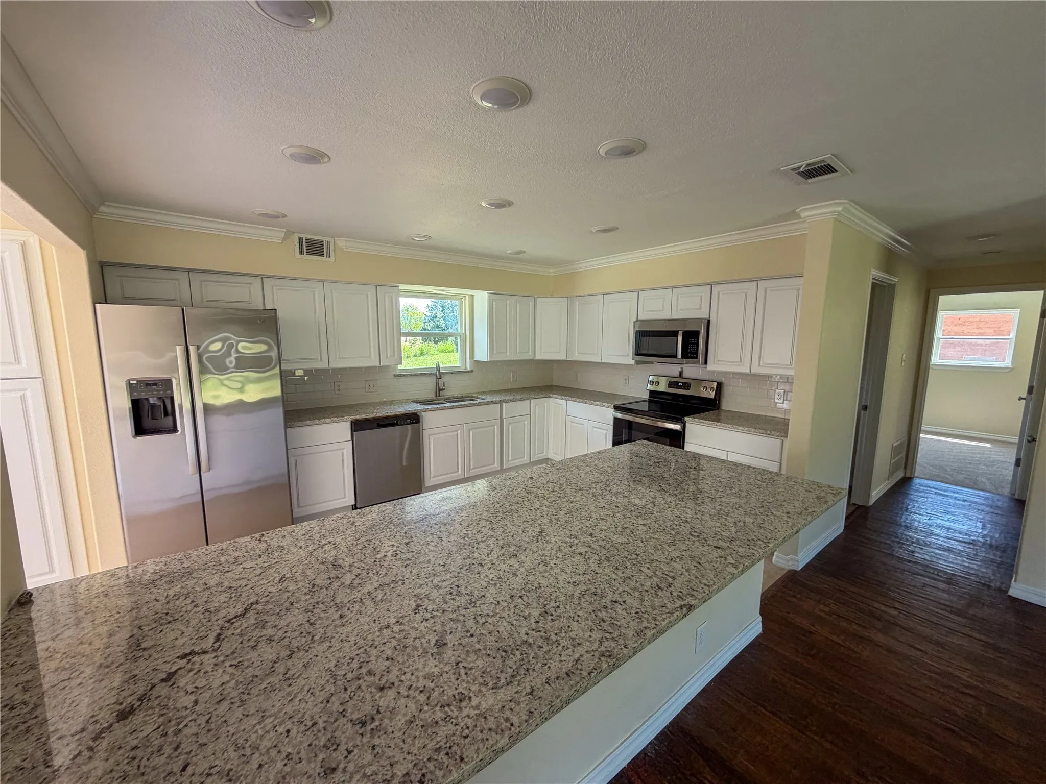 Single Family Residence For Rent in Grayson County , 3704 W Houston Street, Sherman, Texas 75092, 3 Bedroom, 2 Bathroom, 2 Garage spaces, 1,548 Sqft, built in 1964, mls#21321268, Real Estate Agent in Sherman, Homes For Rent in Grayson county, Homes For Rent in Sherman, Realtor in Sherman Texas, Real Estate Brokerage Independent Realty Texas, Luminita Cordes Realtor