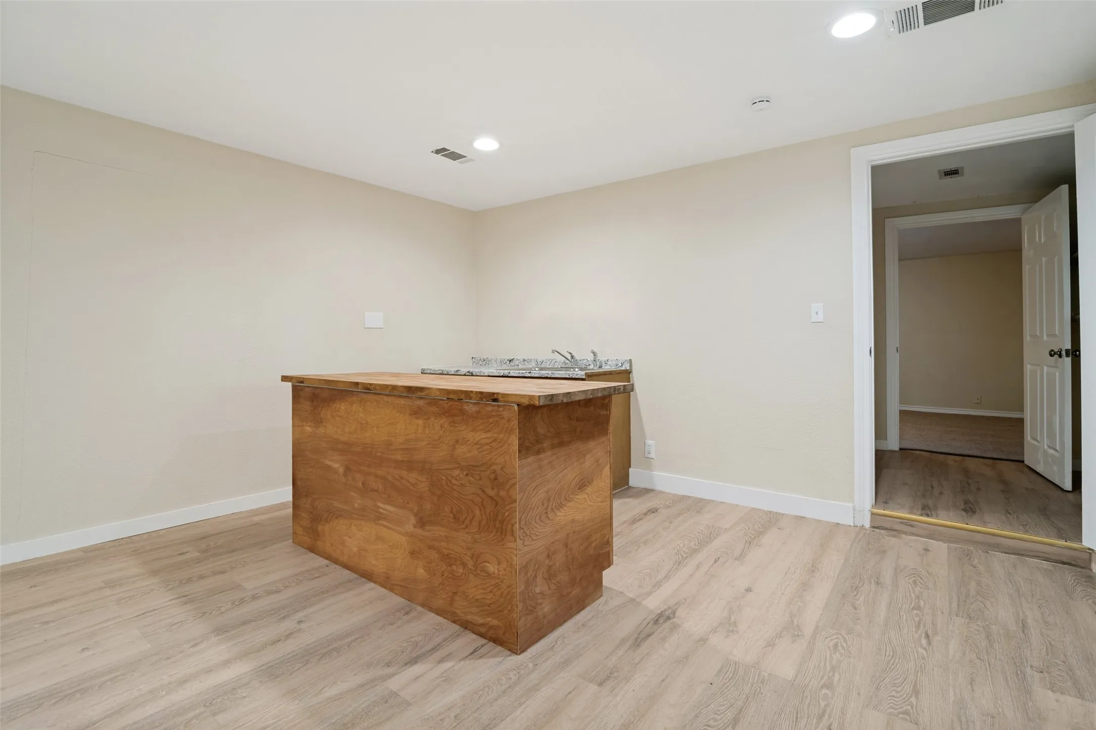 Single Family Residence For Sale in Hunt County , 1415 Tulane Street, Greenville, Texas 75401, 4 Bedroom, 3 Bathroom, 2 Garage spaces, 2,222 Sqft, built in 1975, mls#21317770, Real Estate Agent in Greenville, Homes For Sale in Hunt county, Homes For Sale in Greenville, Realtor in Greenville Texas, Real Estate Brokerage Independent Realty Texas, Luminita Cordes Realtor