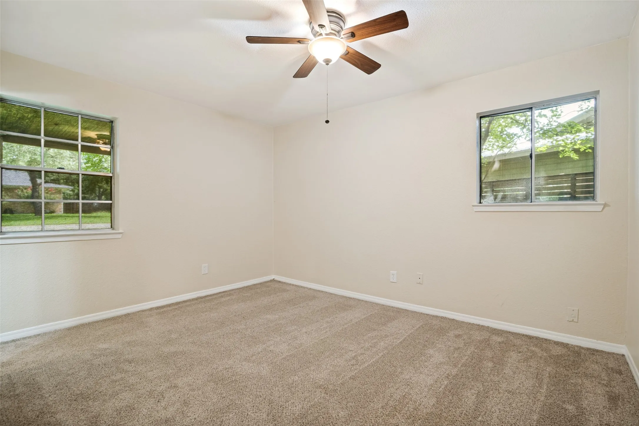 Single Family Residence For Sale in Hunt County , 1415 Tulane Street, Greenville, Texas 75401, 4 Bedroom, 3 Bathroom, 2 Garage spaces, 2,222 Sqft, built in 1975, mls#21317770, Real Estate Agent in Greenville, Homes For Sale in Hunt county, Homes For Sale in Greenville, Realtor in Greenville Texas, Real Estate Brokerage Independent Realty Texas, Luminita Cordes Realtor