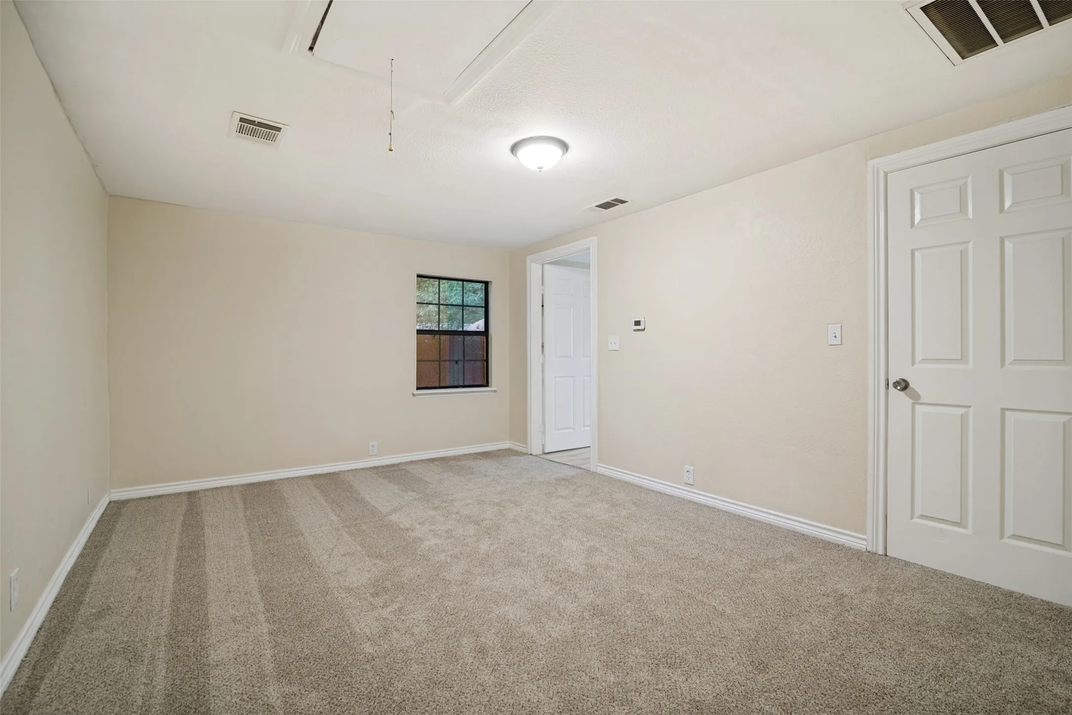 Single Family Residence For Sale in Hunt County , 1415 Tulane Street, Greenville, Texas 75401, 4 Bedroom, 3 Bathroom, 2 Garage spaces, 2,222 Sqft, built in 1975, mls#21317770, Real Estate Agent in Greenville, Homes For Sale in Hunt county, Homes For Sale in Greenville, Realtor in Greenville Texas, Real Estate Brokerage Independent Realty Texas, Luminita Cordes Realtor