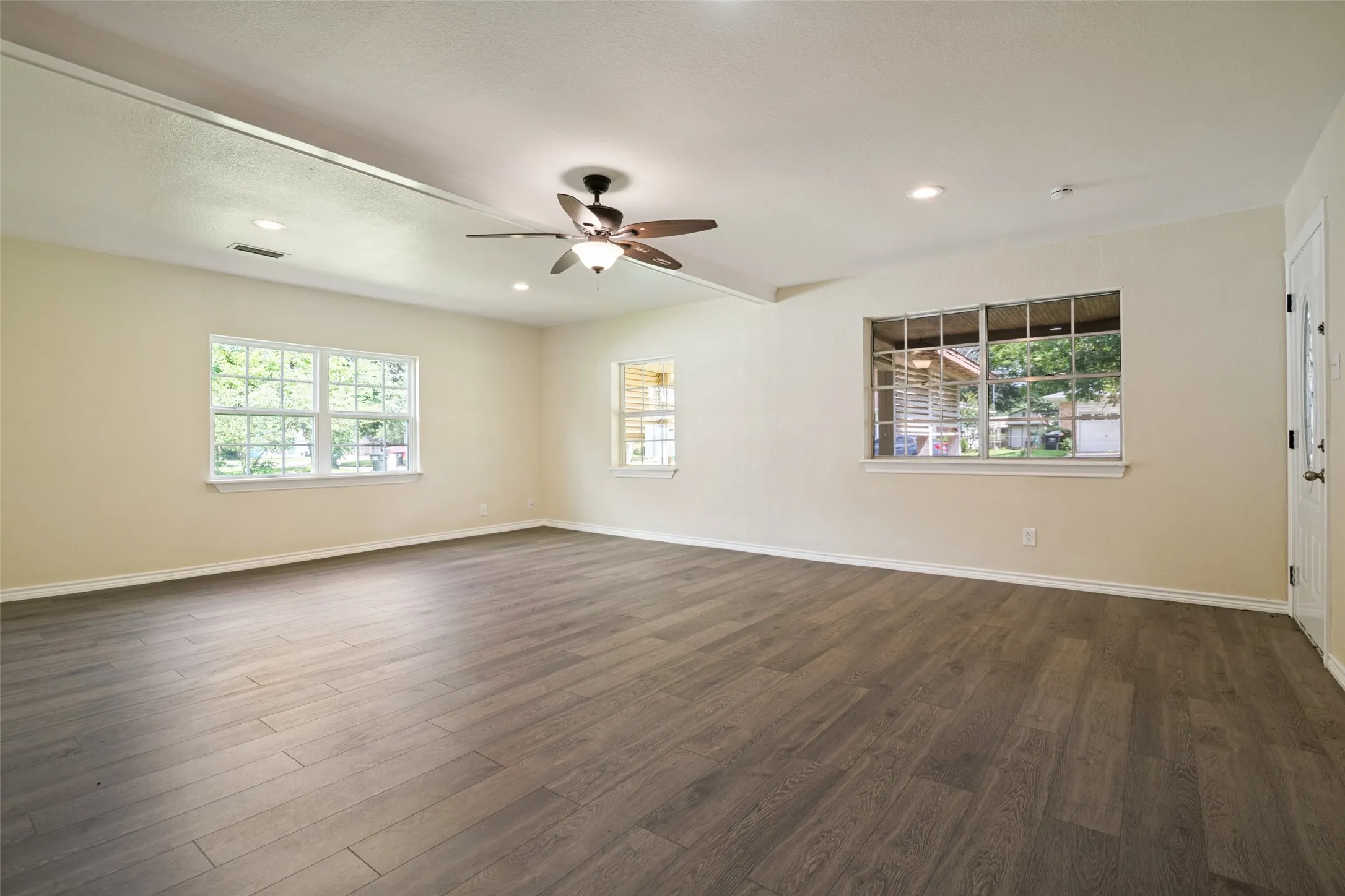 Single Family Residence For Sale in Hunt County , 1415 Tulane Street, Greenville, Texas 75401, 4 Bedroom, 3 Bathroom, 2 Garage spaces, 2,222 Sqft, built in 1975, mls#21317770, Real Estate Agent in Greenville, Homes For Sale in Hunt county, Homes For Sale in Greenville, Realtor in Greenville Texas, Real Estate Brokerage Independent Realty Texas, Luminita Cordes Realtor