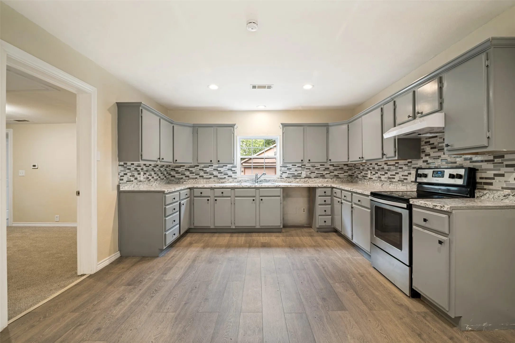 Single Family Residence For Sale in Hunt County , 1415 Tulane Street, Greenville, Texas 75401, 4 Bedroom, 3 Bathroom, 2 Garage spaces, 2,222 Sqft, built in 1975, mls#21317770, Real Estate Agent in Greenville, Homes For Sale in Hunt county, Homes For Sale in Greenville, Realtor in Greenville Texas, Real Estate Brokerage Independent Realty Texas, Luminita Cordes Realtor