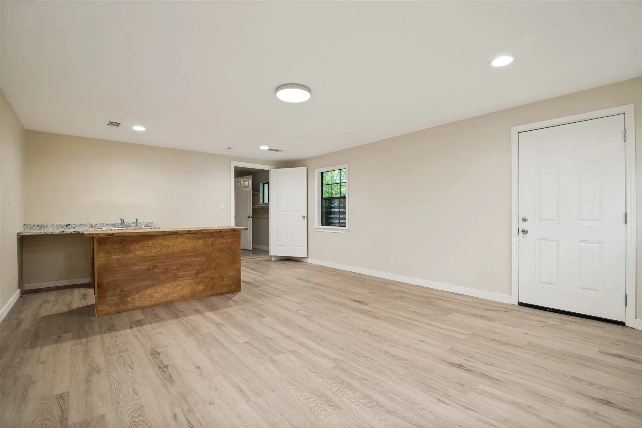 Single Family Residence For Sale in Hunt County , 1415 Tulane Street, Greenville, Texas 75401, 4 Bedroom, 3 Bathroom, 2 Garage spaces, 2,222 Sqft, built in 1975, mls#21317770, Real Estate Agent in Greenville, Homes For Sale in Hunt county, Homes For Sale in Greenville, Realtor in Greenville Texas, Real Estate Brokerage Independent Realty Texas, Luminita Cordes Realtor