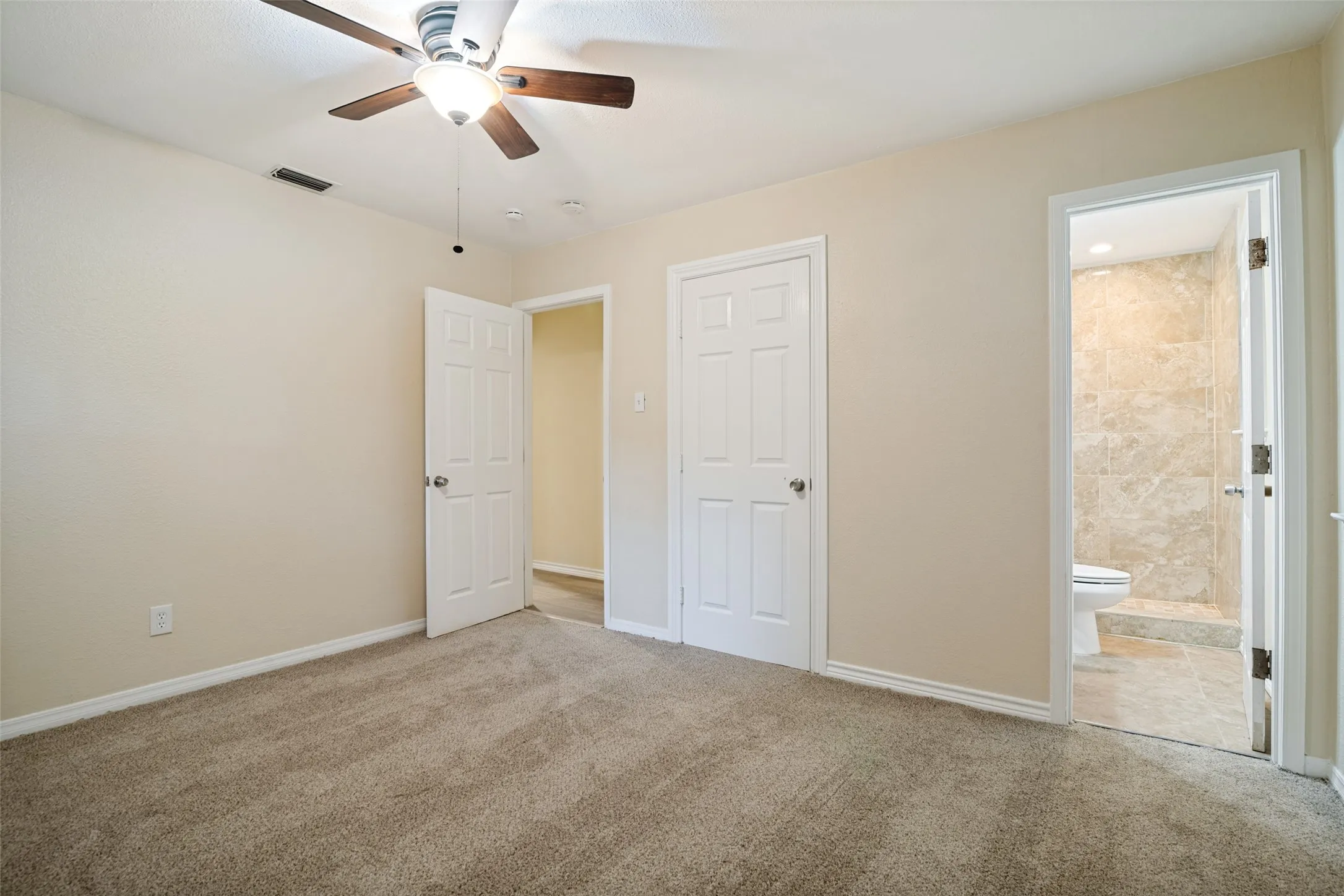 Single Family Residence For Sale in Hunt County , 1415 Tulane Street, Greenville, Texas 75401, 4 Bedroom, 3 Bathroom, 2 Garage spaces, 2,222 Sqft, built in 1975, mls#21317770, Real Estate Agent in Greenville, Homes For Sale in Hunt county, Homes For Sale in Greenville, Realtor in Greenville Texas, Real Estate Brokerage Independent Realty Texas, Luminita Cordes Realtor