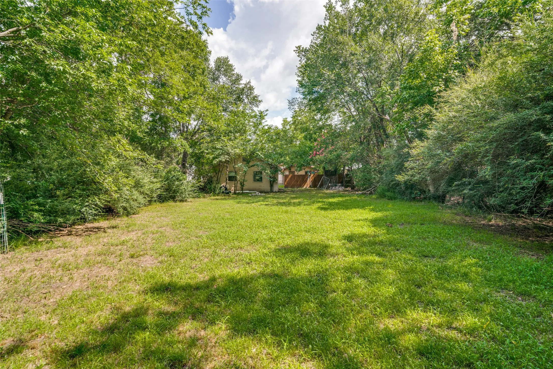 Single Family Residence For Sale in Hunt County , 1415 Tulane Street, Greenville, Texas 75401, 4 Bedroom, 3 Bathroom, 2 Garage spaces, 2,222 Sqft, built in 1975, mls#21317770, Real Estate Agent in Greenville, Homes For Sale in Hunt county, Homes For Sale in Greenville, Realtor in Greenville Texas, Real Estate Brokerage Independent Realty Texas, Luminita Cordes Realtor