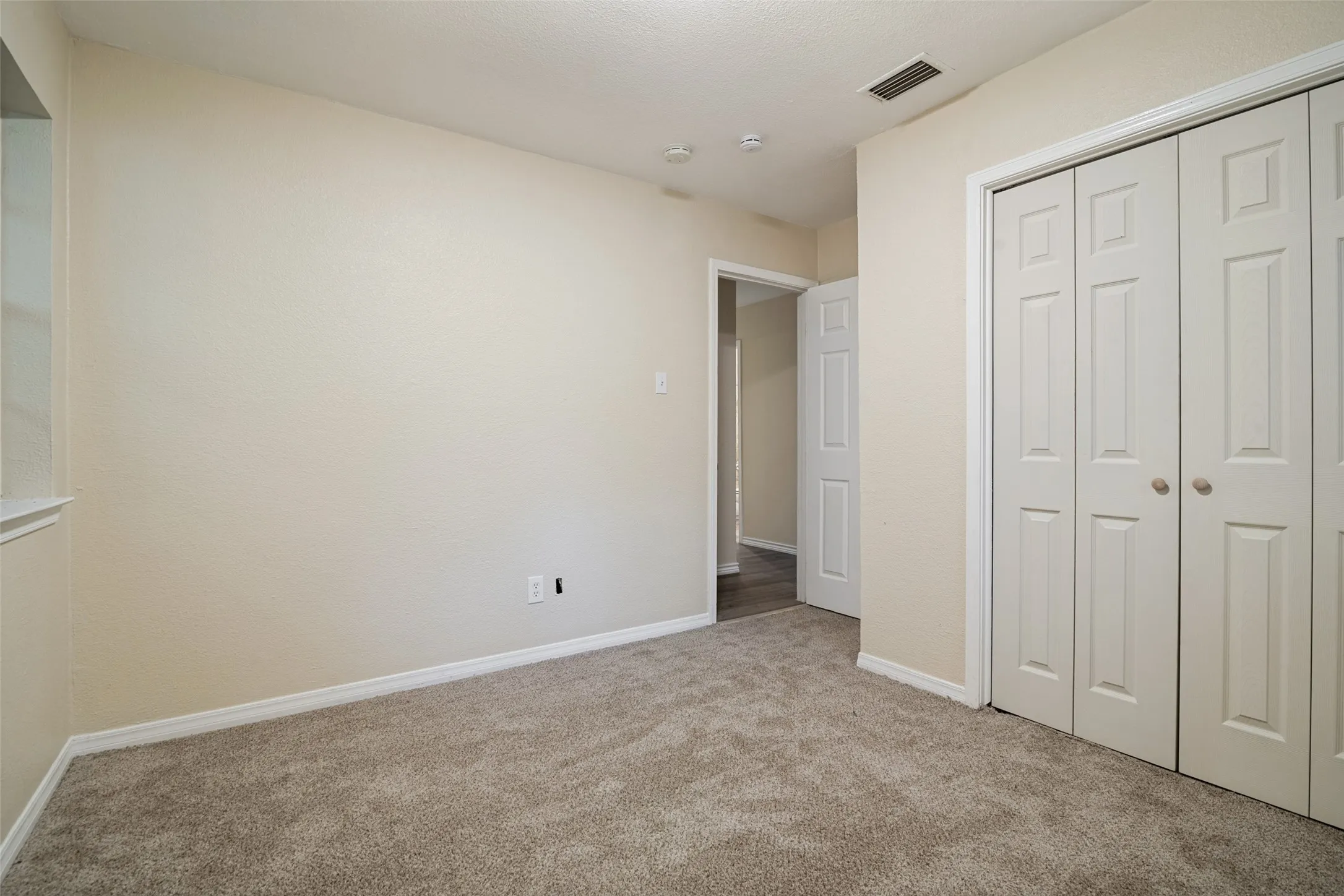 Single Family Residence For Sale in Hunt County , 1415 Tulane Street, Greenville, Texas 75401, 4 Bedroom, 3 Bathroom, 2 Garage spaces, 2,222 Sqft, built in 1975, mls#21317770, Real Estate Agent in Greenville, Homes For Sale in Hunt county, Homes For Sale in Greenville, Realtor in Greenville Texas, Real Estate Brokerage Independent Realty Texas, Luminita Cordes Realtor