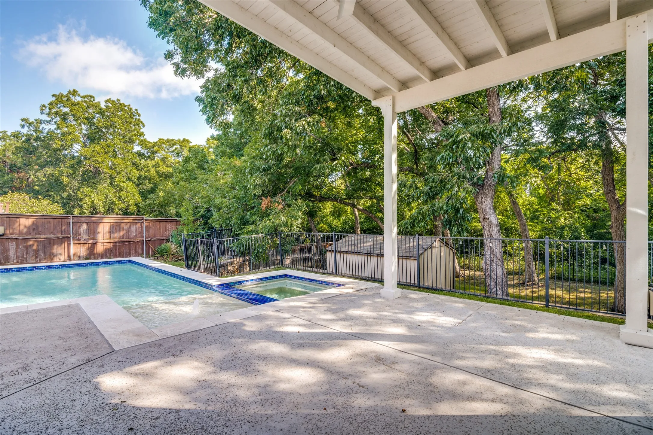 Single Family Residence For Sale in Dallas County , 10106 Birdie Court, Rowlett, Texas 75089, 6 Bedroom, 4 Bathroom, 2 Garage spaces, 4,786 Sqft, built in 2006, mls#21321137, Real Estate Agent in Rowlett, Homes For Sale in Dallas county, Homes For Sale in Rowlett, Realtor in Rowlett Texas, Real Estate Brokerage Independent Realty Texas, Luminita Cordes Realtor