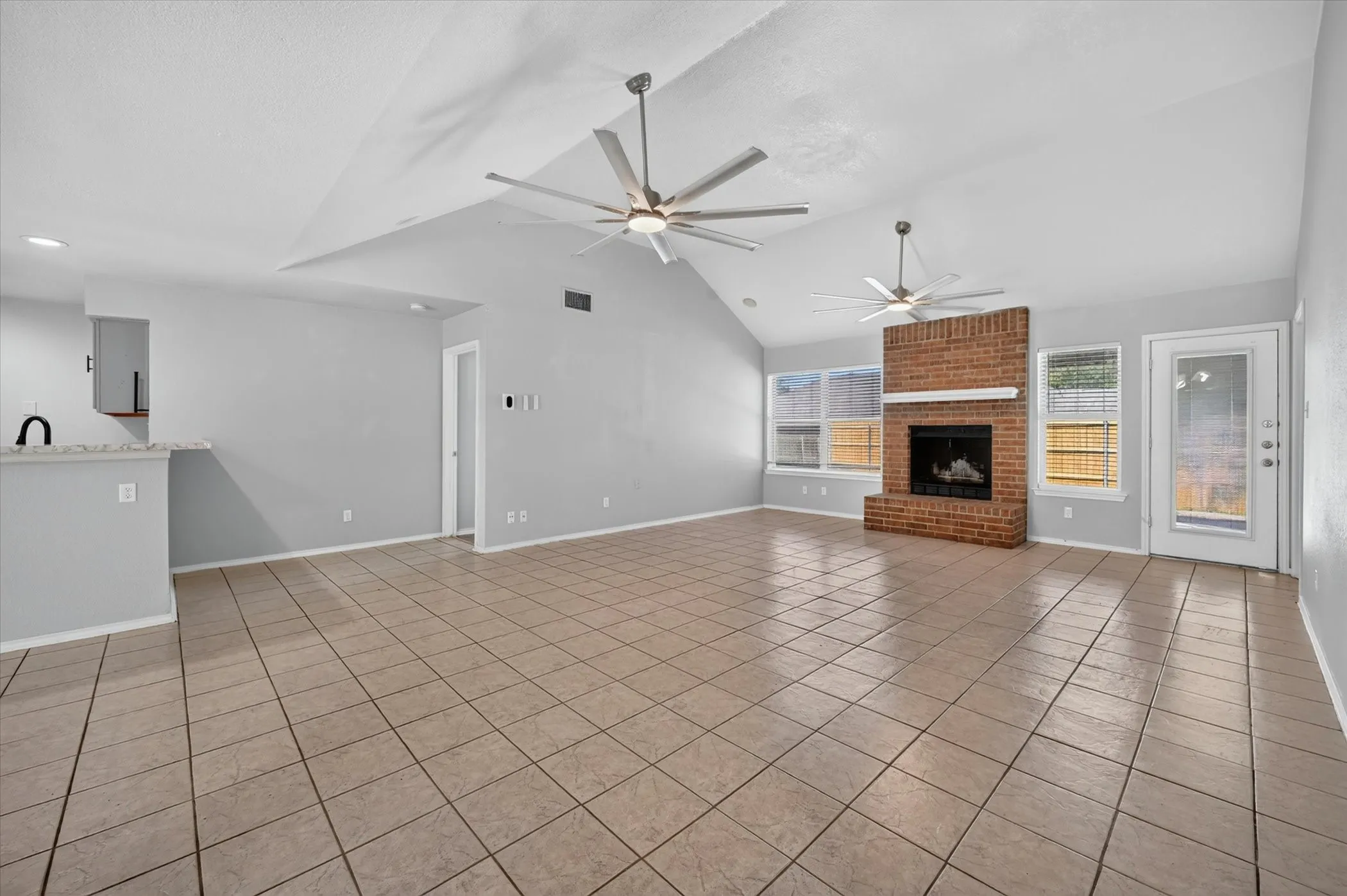 Single Family Residence For Sale in Tarrant County , 7405 Emerywood Lane, Fort Worth, Texas 76137, 3 Bedroom, 2 Bathroom, 2 Garage spaces, 1,640 Sqft, built in 1986, mls#21321307, Real Estate Agent in Fort Worth, Homes For Sale in Tarrant county, Homes For Sale in Fort Worth, Realtor in Fort Worth Texas, Real Estate Brokerage Independent Realty Texas, Luminita Cordes Realtor