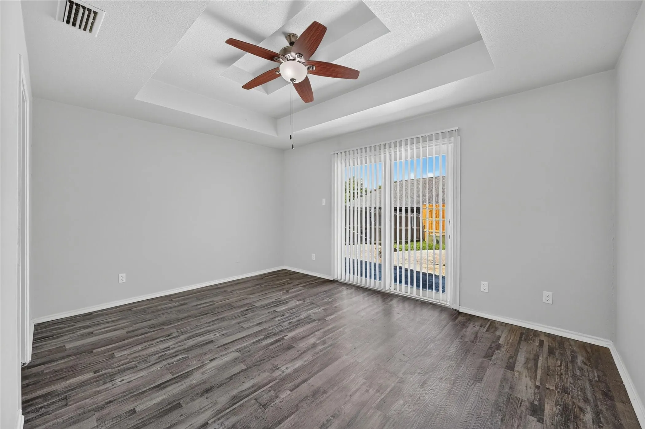 Single Family Residence For Sale in Tarrant County , 7405 Emerywood Lane, Fort Worth, Texas 76137, 3 Bedroom, 2 Bathroom, 2 Garage spaces, 1,640 Sqft, built in 1986, mls#21321307, Real Estate Agent in Fort Worth, Homes For Sale in Tarrant county, Homes For Sale in Fort Worth, Realtor in Fort Worth Texas, Real Estate Brokerage Independent Realty Texas, Luminita Cordes Realtor