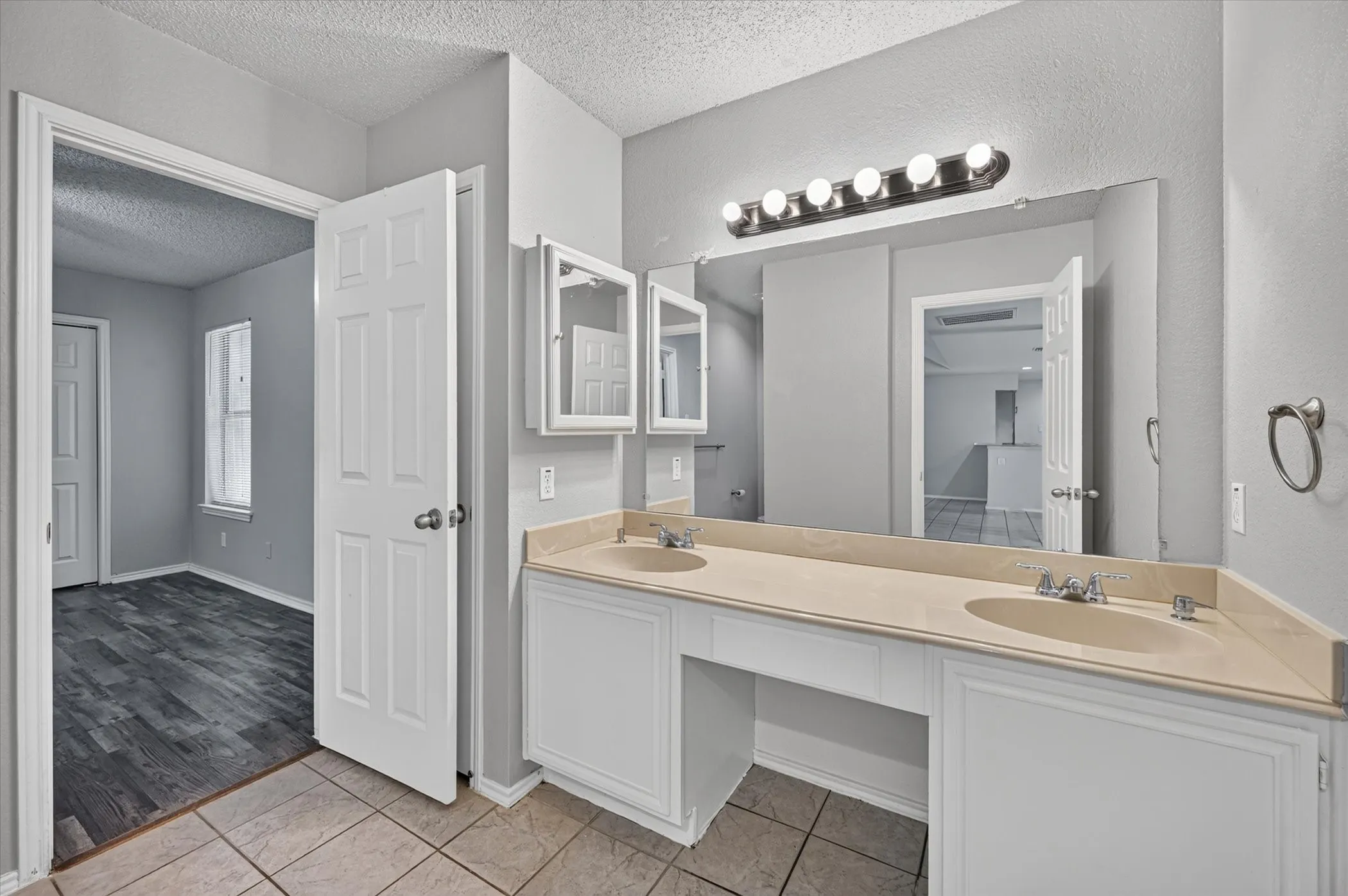 Single Family Residence For Sale in Tarrant County , 7405 Emerywood Lane, Fort Worth, Texas 76137, 3 Bedroom, 2 Bathroom, 2 Garage spaces, 1,640 Sqft, built in 1986, mls#21321307, Real Estate Agent in Fort Worth, Homes For Sale in Tarrant county, Homes For Sale in Fort Worth, Realtor in Fort Worth Texas, Real Estate Brokerage Independent Realty Texas, Luminita Cordes Realtor