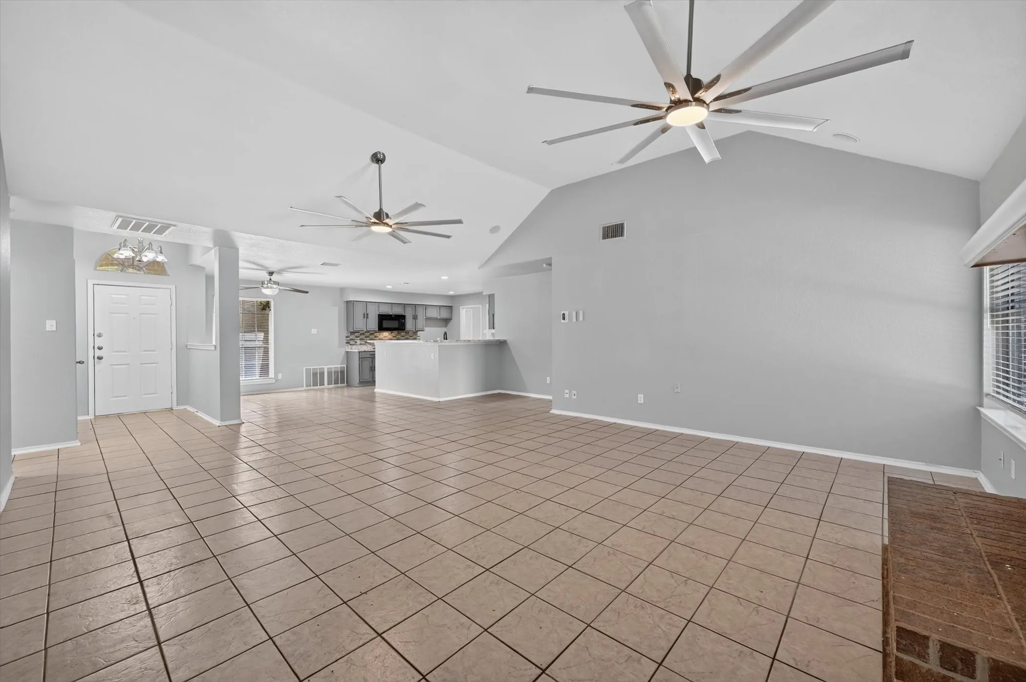 Single Family Residence For Sale in Tarrant County , 7405 Emerywood Lane, Fort Worth, Texas 76137, 3 Bedroom, 2 Bathroom, 2 Garage spaces, 1,640 Sqft, built in 1986, mls#21321307, Real Estate Agent in Fort Worth, Homes For Sale in Tarrant county, Homes For Sale in Fort Worth, Realtor in Fort Worth Texas, Real Estate Brokerage Independent Realty Texas, Luminita Cordes Realtor