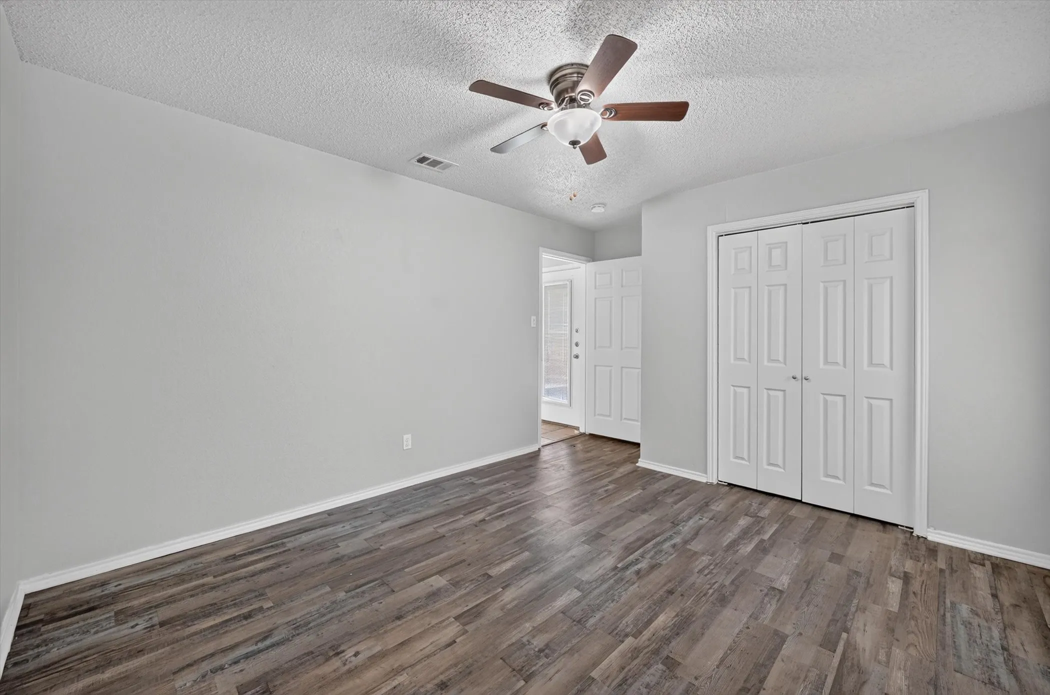 Single Family Residence For Sale in Tarrant County , 7405 Emerywood Lane, Fort Worth, Texas 76137, 3 Bedroom, 2 Bathroom, 2 Garage spaces, 1,640 Sqft, built in 1986, mls#21321307, Real Estate Agent in Fort Worth, Homes For Sale in Tarrant county, Homes For Sale in Fort Worth, Realtor in Fort Worth Texas, Real Estate Brokerage Independent Realty Texas, Luminita Cordes Realtor