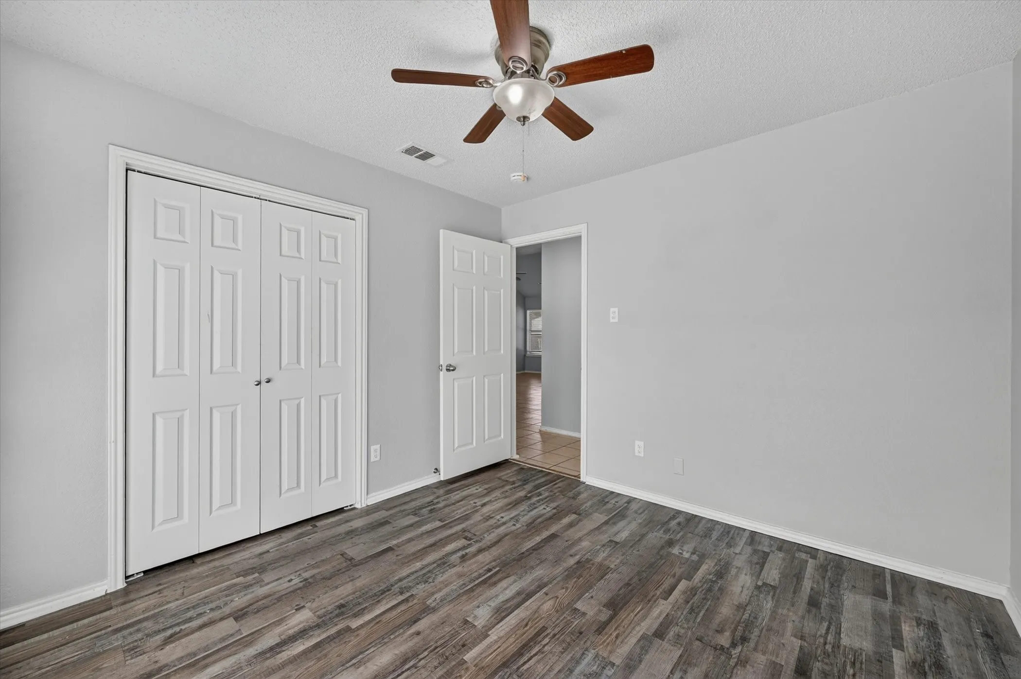 Single Family Residence For Sale in Tarrant County , 7405 Emerywood Lane, Fort Worth, Texas 76137, 3 Bedroom, 2 Bathroom, 2 Garage spaces, 1,640 Sqft, built in 1986, mls#21321307, Real Estate Agent in Fort Worth, Homes For Sale in Tarrant county, Homes For Sale in Fort Worth, Realtor in Fort Worth Texas, Real Estate Brokerage Independent Realty Texas, Luminita Cordes Realtor