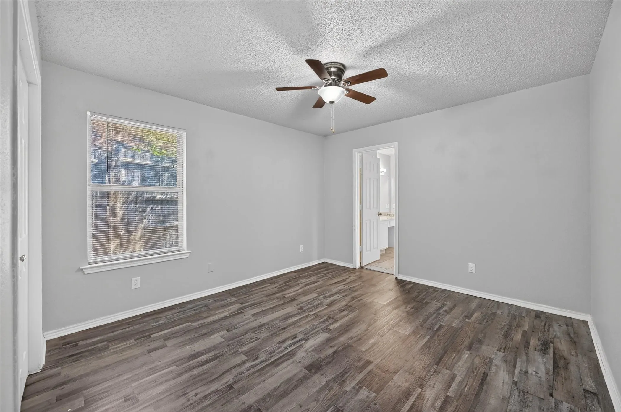 Single Family Residence For Sale in Tarrant County , 7405 Emerywood Lane, Fort Worth, Texas 76137, 3 Bedroom, 2 Bathroom, 2 Garage spaces, 1,640 Sqft, built in 1986, mls#21321307, Real Estate Agent in Fort Worth, Homes For Sale in Tarrant county, Homes For Sale in Fort Worth, Realtor in Fort Worth Texas, Real Estate Brokerage Independent Realty Texas, Luminita Cordes Realtor