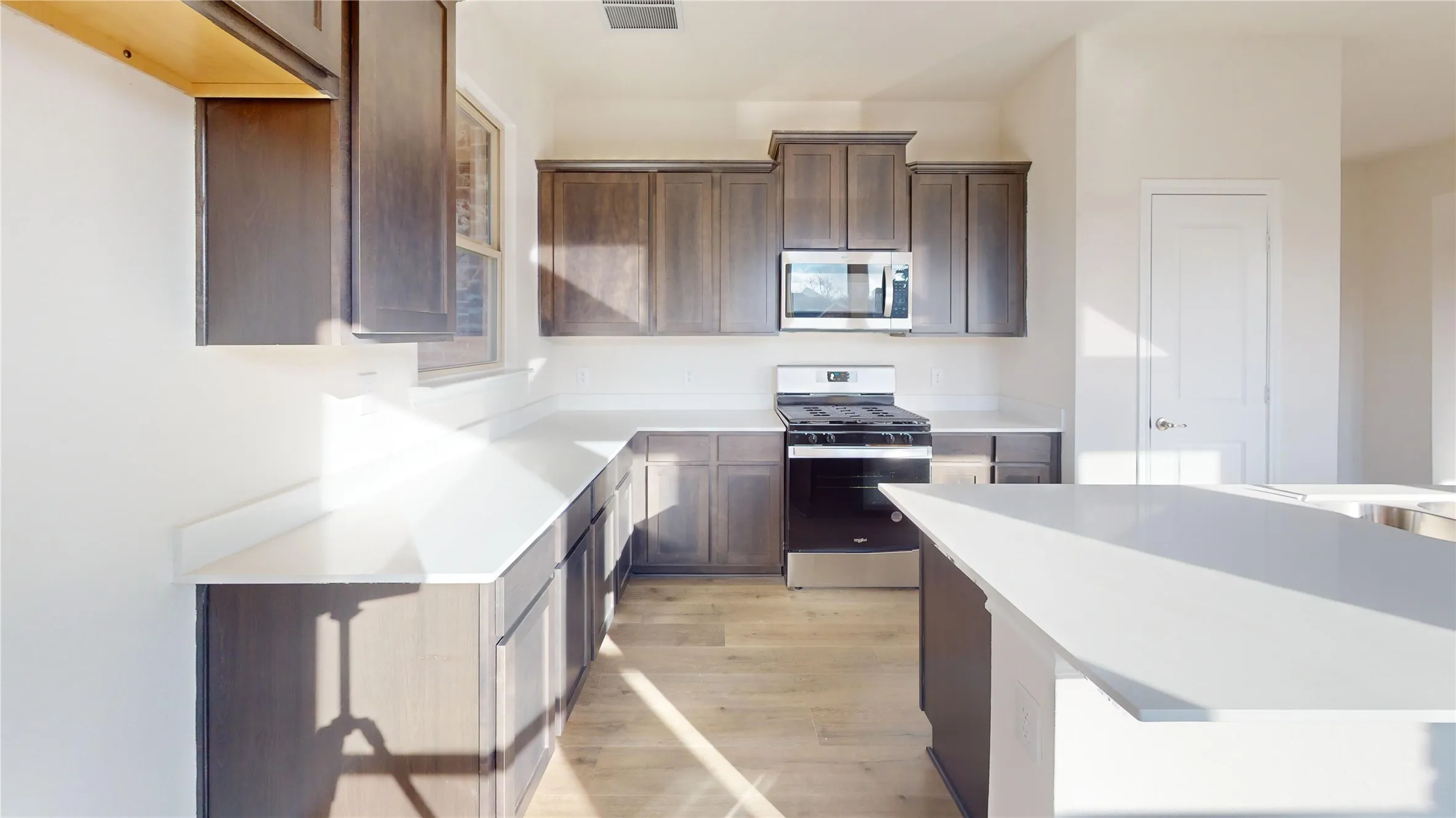 Single Family Residence For Rent in Grayson County , 3941 Oak Creek Circle, Denison, Texas 75020, 4 Bedroom, 4 Bathroom, 2 Garage spaces, 2,433 Sqft, built in 2024, mls#21321320, Real Estate Agent in Denison, Homes For Rent in Grayson county, Homes For Rent in Denison, Realtor in Denison Texas, Real Estate Brokerage Independent Realty Texas, Luminita Cordes Realtor