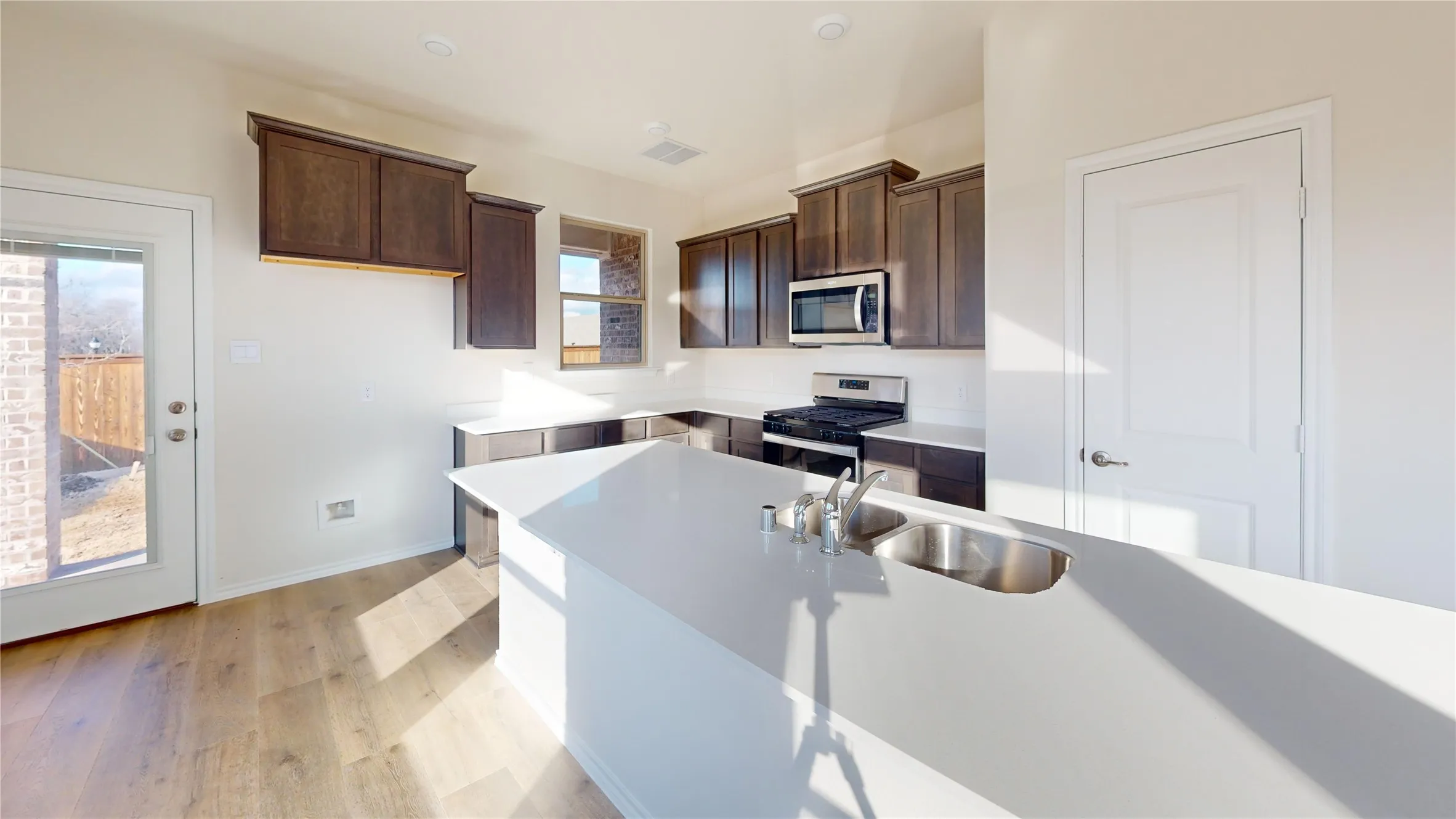 Single Family Residence For Rent in Grayson County , 3941 Oak Creek Circle, Denison, Texas 75020, 4 Bedroom, 4 Bathroom, 2 Garage spaces, 2,433 Sqft, built in 2024, mls#21321320, Real Estate Agent in Denison, Homes For Rent in Grayson county, Homes For Rent in Denison, Realtor in Denison Texas, Real Estate Brokerage Independent Realty Texas, Luminita Cordes Realtor