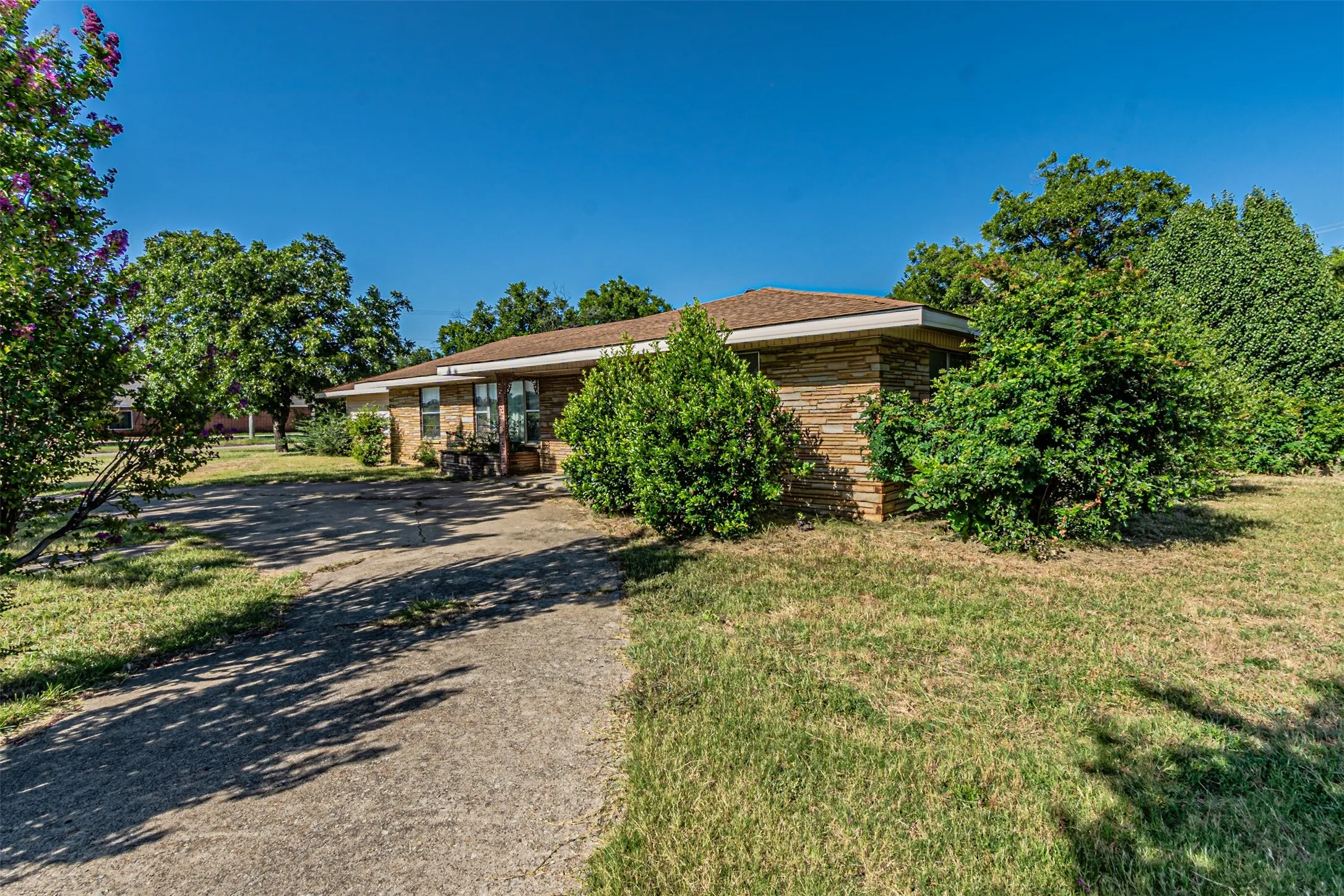 Business For Sale in Tarrant County , 3200 Grady Street, Forest Hill, Texas 76119, 0, 0, Garage spaces, 0 Sqft, built in 1957, Price $324,900, mls#21321321, Real Estate Agent in Forest Hill, Homes For Sale in Tarrant county, Homes For Sale in Forest Hill, Realtor in Forest Hill Texas, Real Estate Brokerage Independent Realty Texas, Luminita Cordes Realtor