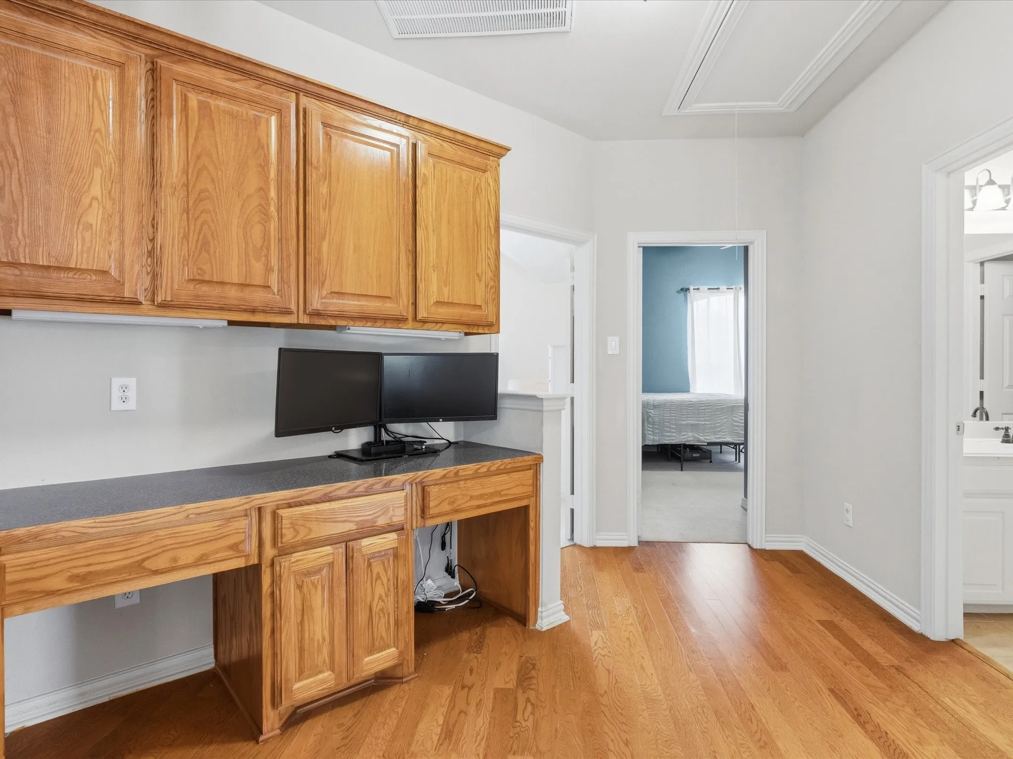 Single Family Residence For Sale in Collin County , 12659 Waltham Drive, Frisco, Texas 75035, 5 Bedroom, 4 Bathroom, 3 Garage spaces, 4,411 Sqft, built in 2006, Price $740,000, mls#21318495, Real Estate Agent in Frisco, Homes For Sale in Collin county, Homes For Sale in Frisco, Realtor in Frisco Texas, Real Estate Brokerage Independent Realty Texas, Luminita Cordes Realtor
