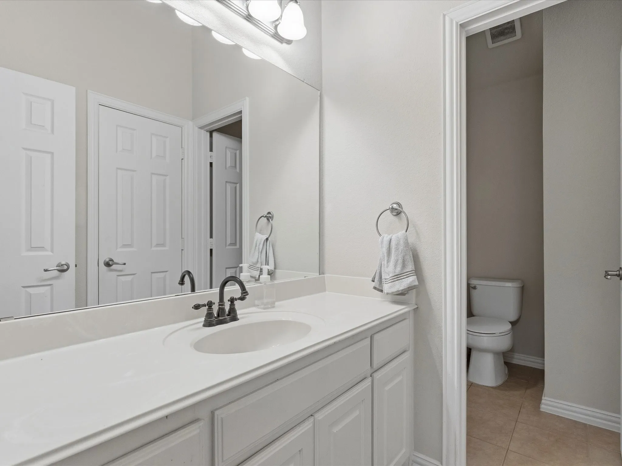 Single Family Residence For Sale in Collin County , 12659 Waltham Drive, Frisco, Texas 75035, 5 Bedroom, 4 Bathroom, 3 Garage spaces, 4,411 Sqft, built in 2006, Price $740,000, mls#21318495, Real Estate Agent in Frisco, Homes For Sale in Collin county, Homes For Sale in Frisco, Realtor in Frisco Texas, Real Estate Brokerage Independent Realty Texas, Luminita Cordes Realtor