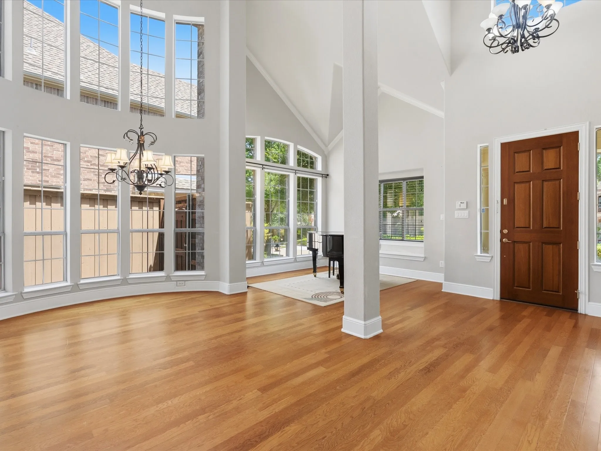 Single Family Residence For Sale in Collin County , 12659 Waltham Drive, Frisco, Texas 75035, 5 Bedroom, 4 Bathroom, 3 Garage spaces, 4,411 Sqft, built in 2006, Price $740,000, mls#21318495, Real Estate Agent in Frisco, Homes For Sale in Collin county, Homes For Sale in Frisco, Realtor in Frisco Texas, Real Estate Brokerage Independent Realty Texas, Luminita Cordes Realtor