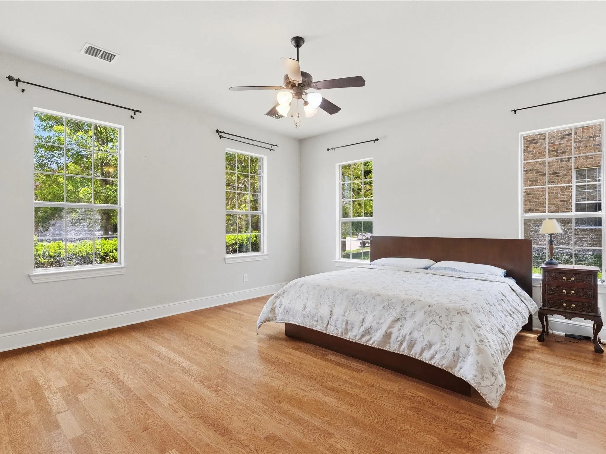 Single Family Residence For Sale in Collin County , 12659 Waltham Drive, Frisco, Texas 75035, 5 Bedroom, 4 Bathroom, 3 Garage spaces, 4,411 Sqft, built in 2006, Price $740,000, mls#21318495, Real Estate Agent in Frisco, Homes For Sale in Collin county, Homes For Sale in Frisco, Realtor in Frisco Texas, Real Estate Brokerage Independent Realty Texas, Luminita Cordes Realtor