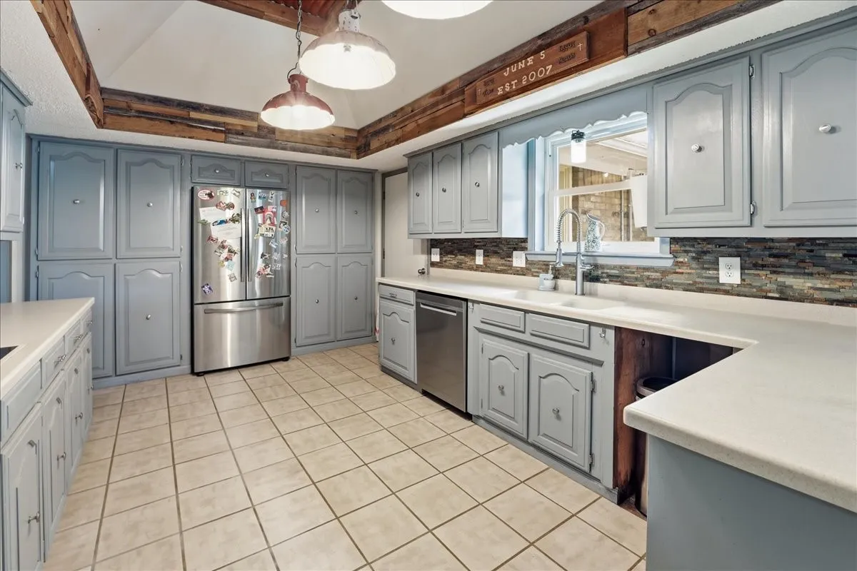Single Family Residence For Sale in Van Zandt County , 130 Mulberry Street, Van, Texas 75790, 3 Bedroom, 3 Bathroom, 3 Garage spaces, 3,209 Sqft, built in 1979, Price $410,000, mls#21321329, Real Estate Agent in Van, Homes For Sale in Van Zandt county, Homes For Sale in Van, Realtor in Van Texas, Real Estate Brokerage Independent Realty Texas, Luminita Cordes Realtor