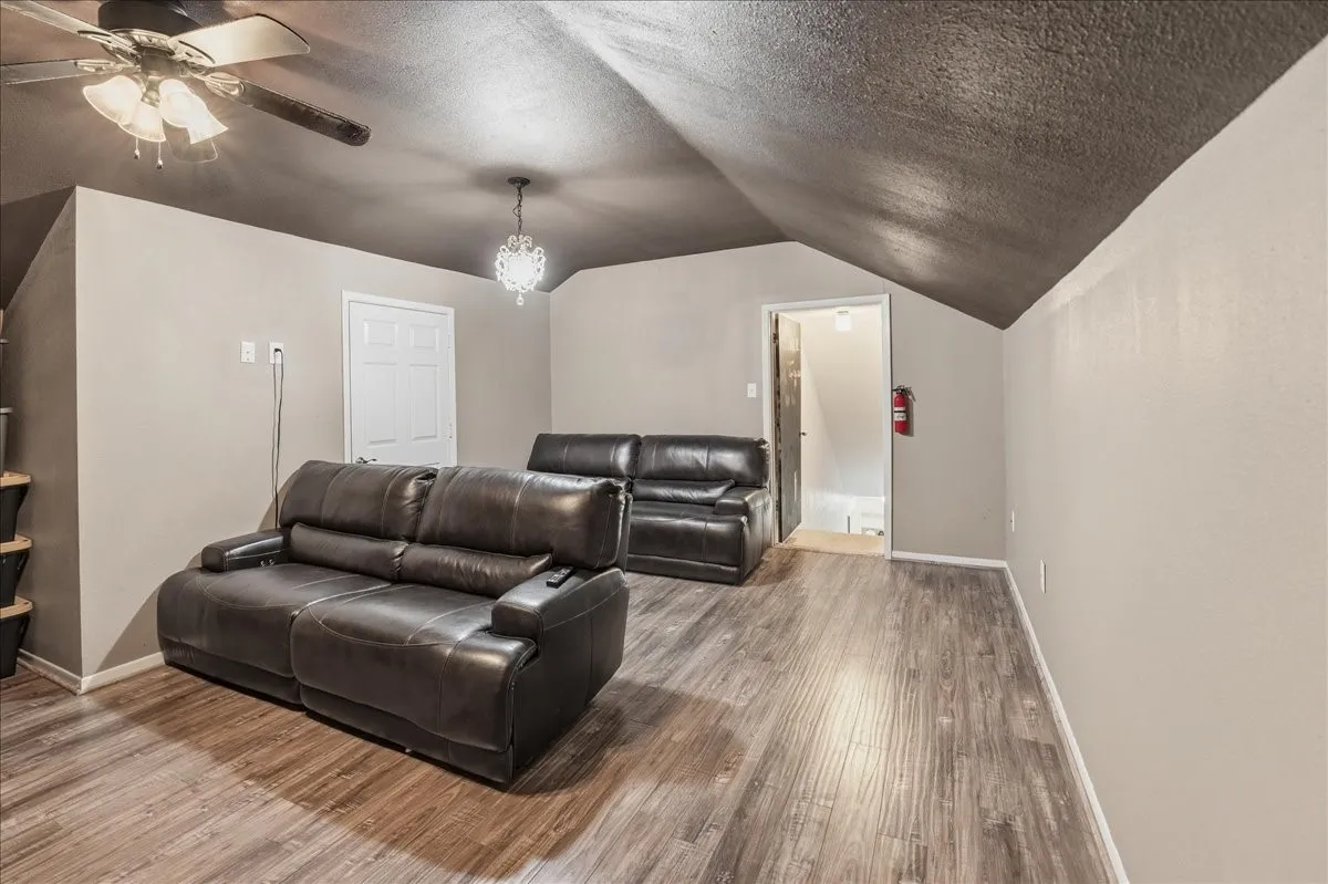 Single Family Residence For Sale in Van Zandt County , 130 Mulberry Street, Van, Texas 75790, 3 Bedroom, 3 Bathroom, 3 Garage spaces, 3,209 Sqft, built in 1979, Price $410,000, mls#21321329, Real Estate Agent in Van, Homes For Sale in Van Zandt county, Homes For Sale in Van, Realtor in Van Texas, Real Estate Brokerage Independent Realty Texas, Luminita Cordes Realtor