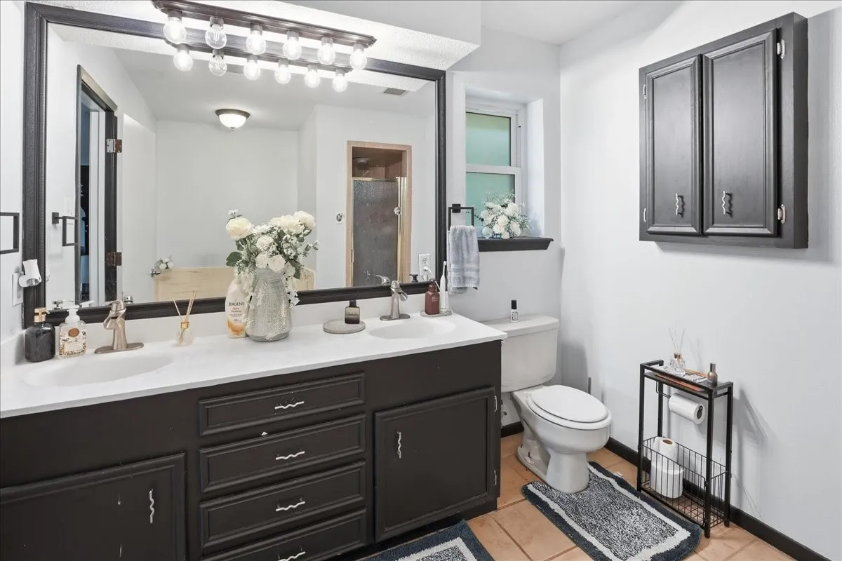 Single Family Residence For Sale in Van Zandt County , 130 Mulberry Street, Van, Texas 75790, 3 Bedroom, 3 Bathroom, 3 Garage spaces, 3,209 Sqft, built in 1979, Price $410,000, mls#21321329, Real Estate Agent in Van, Homes For Sale in Van Zandt county, Homes For Sale in Van, Realtor in Van Texas, Real Estate Brokerage Independent Realty Texas, Luminita Cordes Realtor