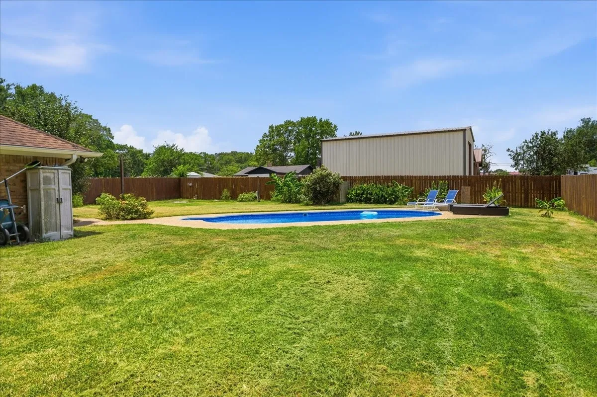 Single Family Residence For Sale in Van Zandt County , 130 Mulberry Street, Van, Texas 75790, 3 Bedroom, 3 Bathroom, 3 Garage spaces, 3,209 Sqft, built in 1979, Price $410,000, mls#21321329, Real Estate Agent in Van, Homes For Sale in Van Zandt county, Homes For Sale in Van, Realtor in Van Texas, Real Estate Brokerage Independent Realty Texas, Luminita Cordes Realtor