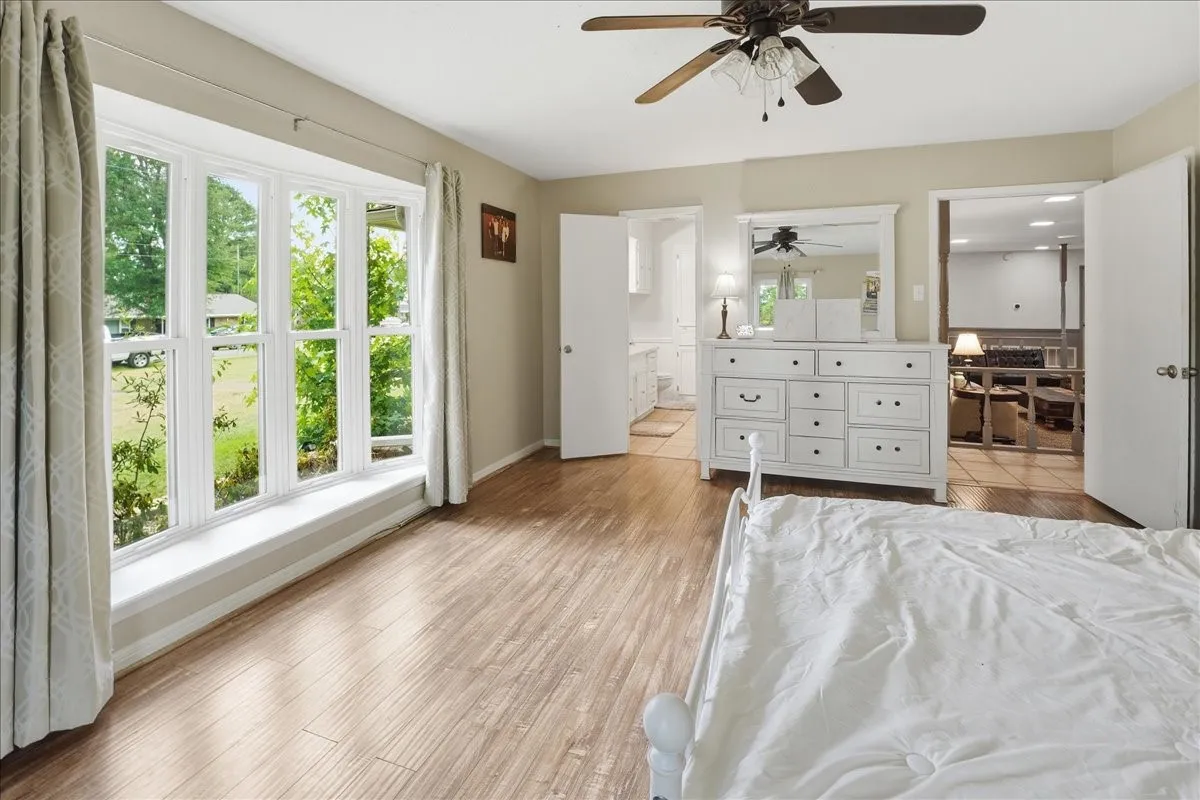 Single Family Residence For Sale in Van Zandt County , 130 Mulberry Street, Van, Texas 75790, 3 Bedroom, 3 Bathroom, 3 Garage spaces, 3,209 Sqft, built in 1979, Price $410,000, mls#21321329, Real Estate Agent in Van, Homes For Sale in Van Zandt county, Homes For Sale in Van, Realtor in Van Texas, Real Estate Brokerage Independent Realty Texas, Luminita Cordes Realtor