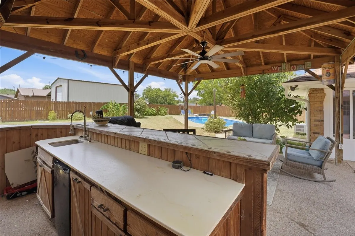 Single Family Residence For Sale in Van Zandt County , 130 Mulberry Street, Van, Texas 75790, 3 Bedroom, 3 Bathroom, 3 Garage spaces, 3,209 Sqft, built in 1979, Price $410,000, mls#21321329, Real Estate Agent in Van, Homes For Sale in Van Zandt county, Homes For Sale in Van, Realtor in Van Texas, Real Estate Brokerage Independent Realty Texas, Luminita Cordes Realtor