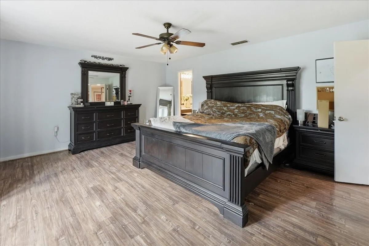 Single Family Residence For Sale in Van Zandt County , 130 Mulberry Street, Van, Texas 75790, 3 Bedroom, 3 Bathroom, 3 Garage spaces, 3,209 Sqft, built in 1979, Price $410,000, mls#21321329, Real Estate Agent in Van, Homes For Sale in Van Zandt county, Homes For Sale in Van, Realtor in Van Texas, Real Estate Brokerage Independent Realty Texas, Luminita Cordes Realtor