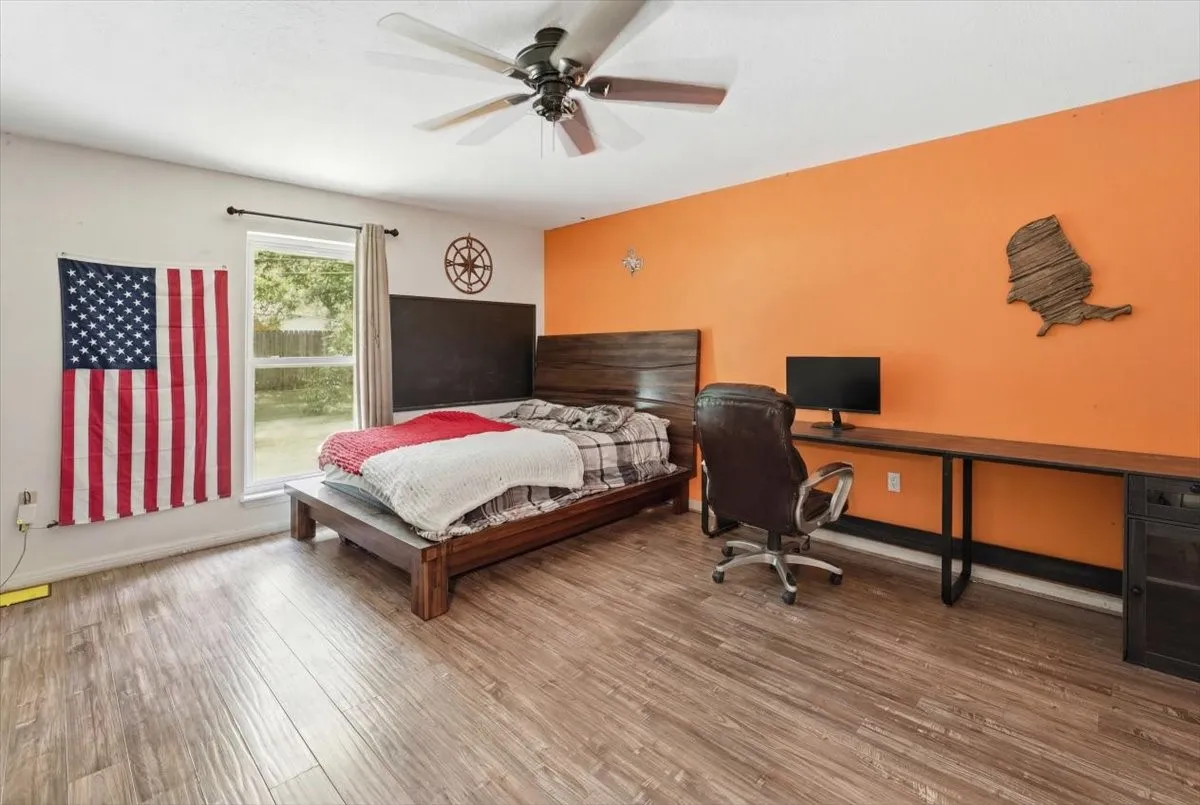 Single Family Residence For Sale in Van Zandt County , 130 Mulberry Street, Van, Texas 75790, 3 Bedroom, 3 Bathroom, 3 Garage spaces, 3,209 Sqft, built in 1979, Price $410,000, mls#21321329, Real Estate Agent in Van, Homes For Sale in Van Zandt county, Homes For Sale in Van, Realtor in Van Texas, Real Estate Brokerage Independent Realty Texas, Luminita Cordes Realtor