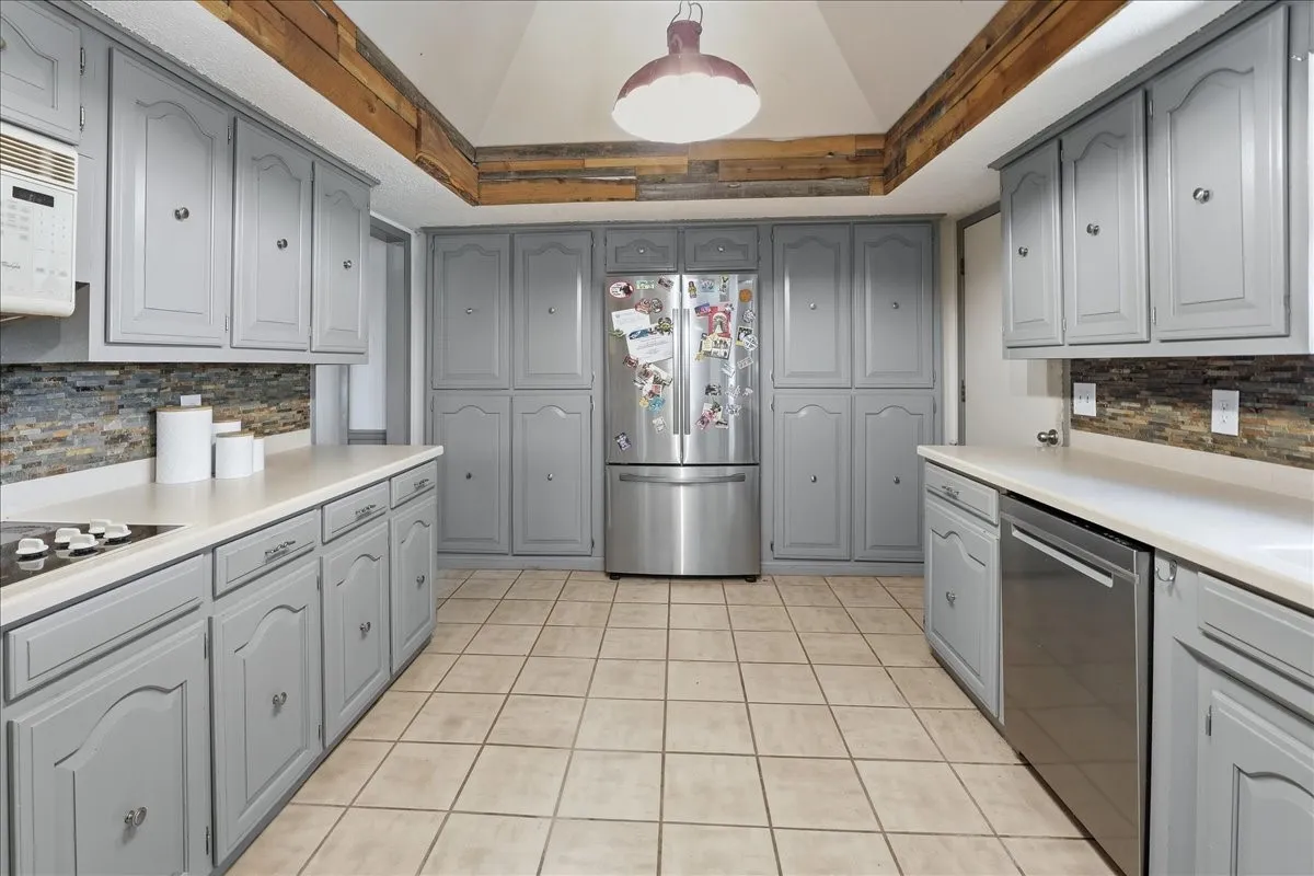 Single Family Residence For Sale in Van Zandt County , 130 Mulberry Street, Van, Texas 75790, 3 Bedroom, 3 Bathroom, 3 Garage spaces, 3,209 Sqft, built in 1979, Price $410,000, mls#21321329, Real Estate Agent in Van, Homes For Sale in Van Zandt county, Homes For Sale in Van, Realtor in Van Texas, Real Estate Brokerage Independent Realty Texas, Luminita Cordes Realtor